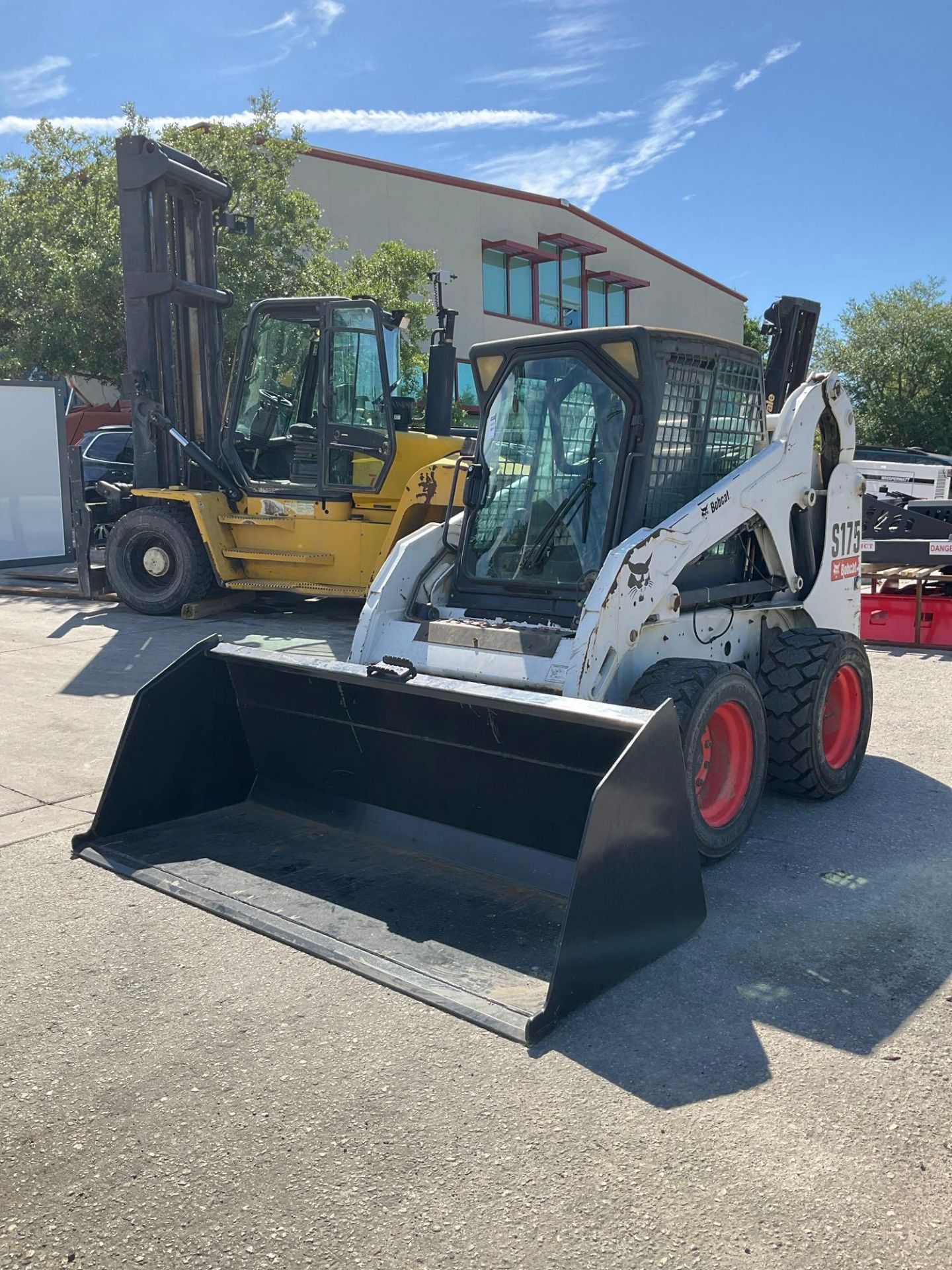 BOBCAT SKID STEER MODEL S175, DIESEL, ENCLOSED CAB, BUCKET APPROX 84", RUNS & OPERATES - Image 7 of 14