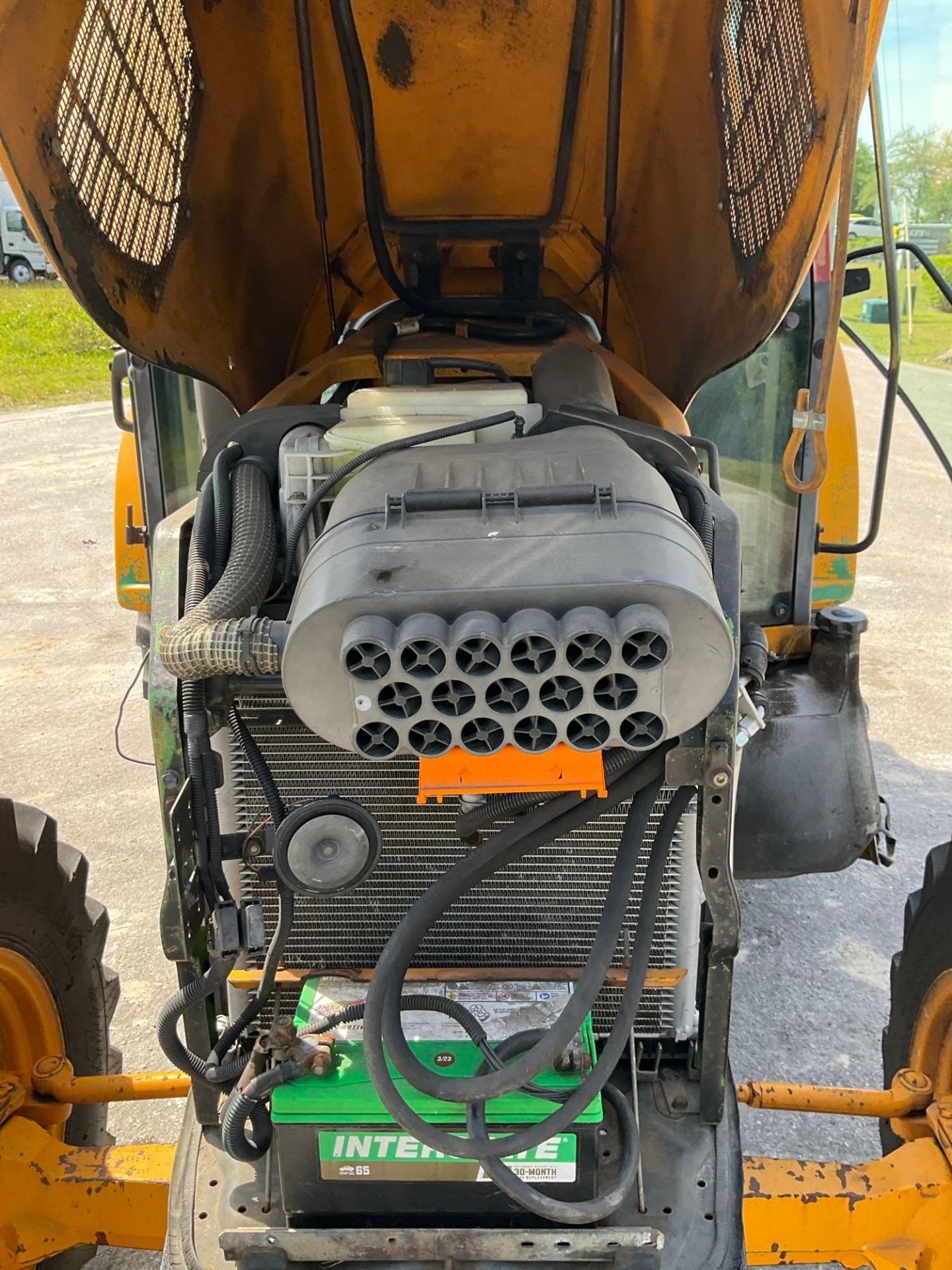 JOHN DEERE 6320 TRACTOR, DIESEL, ENCLOSED CAB, 4WD , COLD AC, RUNS & OPERATES - Image 16 of 17