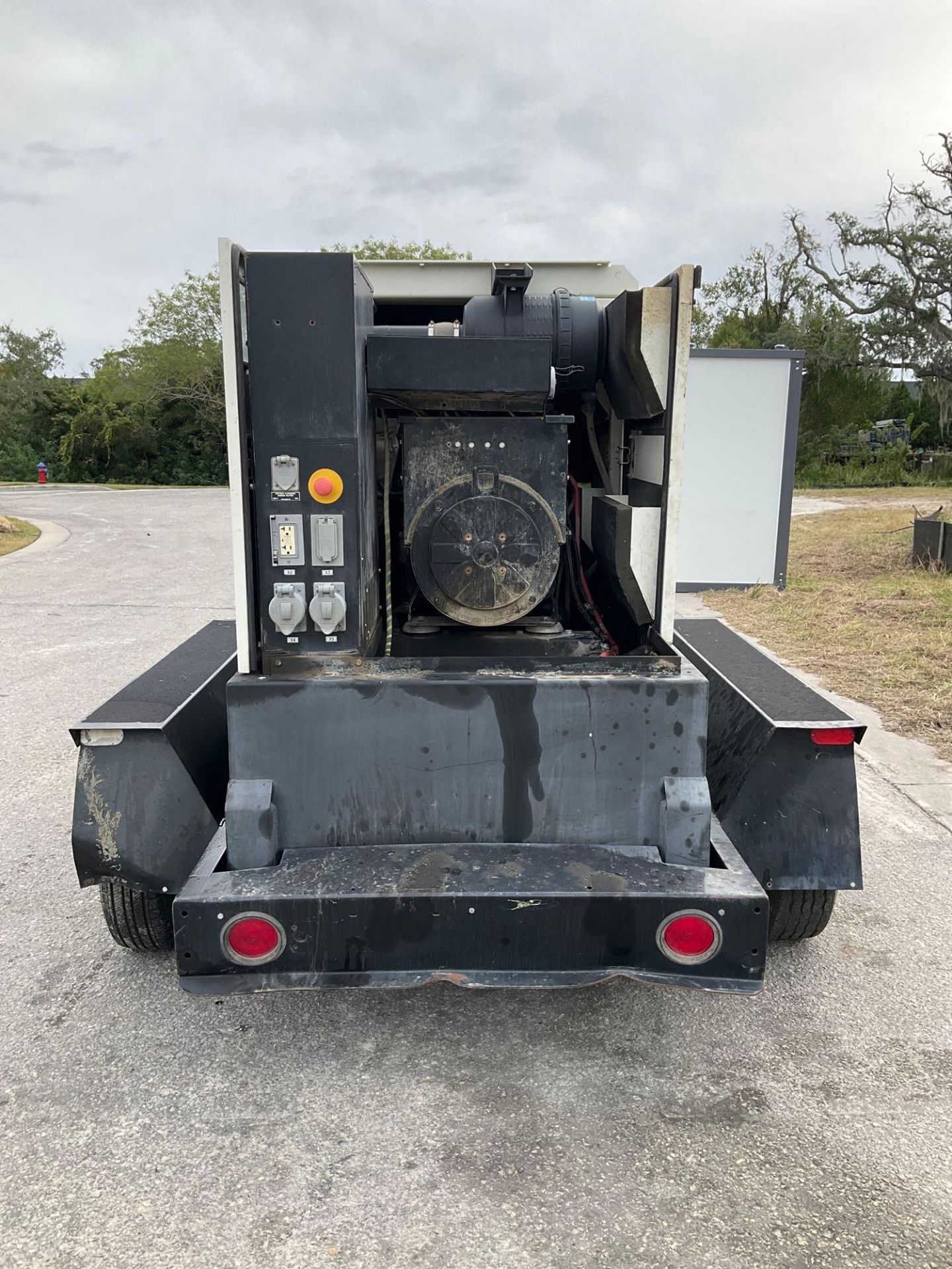 ATLAS COPCO TIER 4 INTERIM GENERATOR MODEL QAS70 , TRAILER MOUNTED, DIESEL, JOHN DEERE ENGINE, PH... - Image 4 of 21