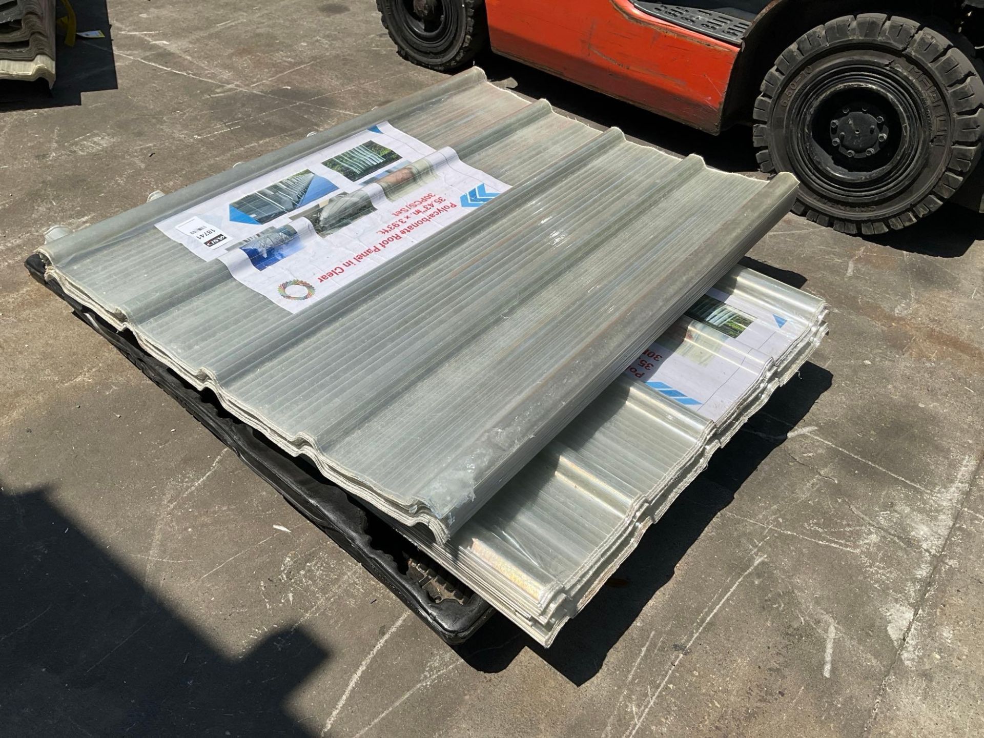 UNUSED (2 ) SETS OFPOLYCARBONATE ROOF PANELS CLEAR, APPROX 35.43IN x 3.93FT, APPROX 30 PIECESEACH - Bild 4 aus 6