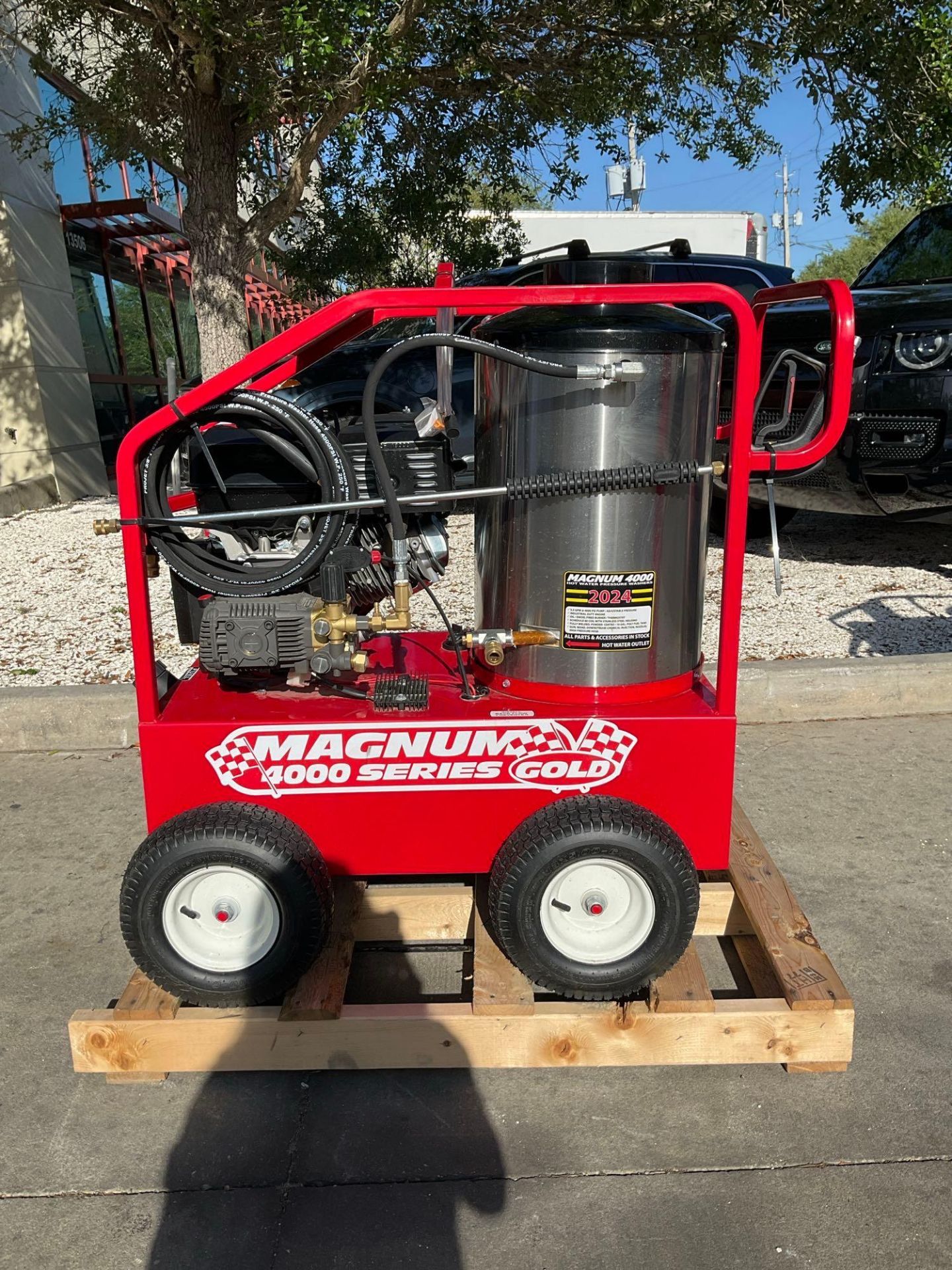 UNUSED 2024 MAGNUM 4000 SERIES GOLD HOT WATER PRESSURE WASHER,DIESEL GAS POWER, ELECTRIC START, - Image 2 of 14