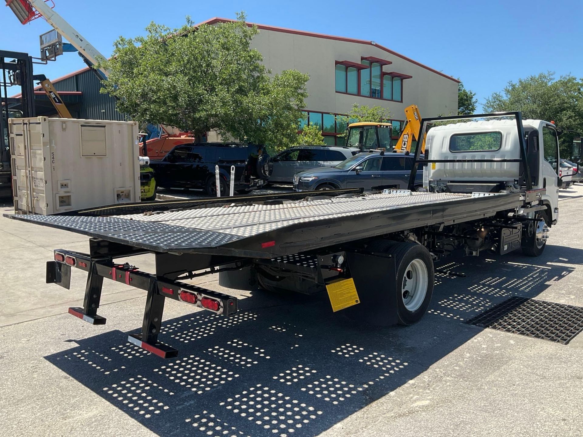 2021 ISUZU NQR ROLLBACK TRUCK, DIESEL, COTTRELL BED APPROX 251" L, NON CDL TRUCK, GVWR19500, FLEET - Image 5 of 27