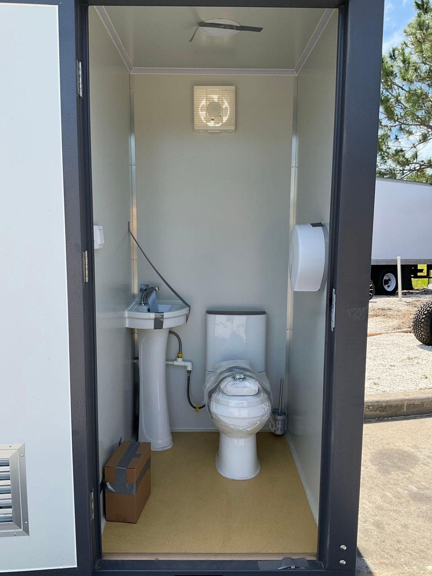 UNUSED PORTABLE DOUBLE BATHROOM UNIT, 2 STALLS, ELECTRIC & PLUMBING HOOK UP WITH EXTERIOR PLUMBIN... - Image 11 of 11