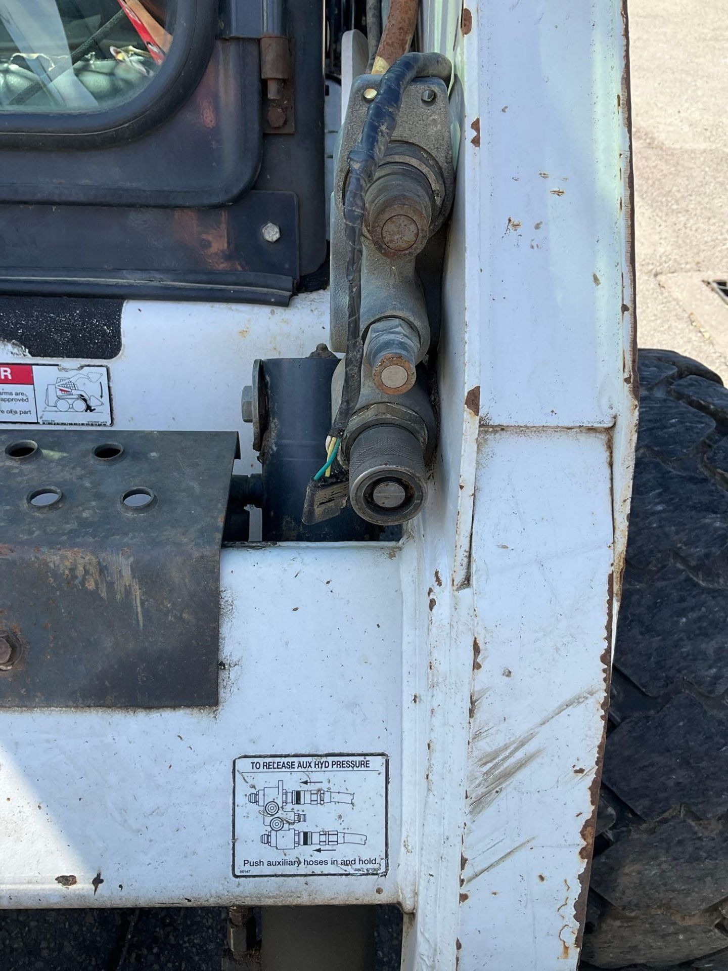 BOBCAT SKID STEER MODEL S175, DIESEL, ENCLOSED CAB, BUCKET APPROX 84", RUNS & OPERATES - Image 9 of 14