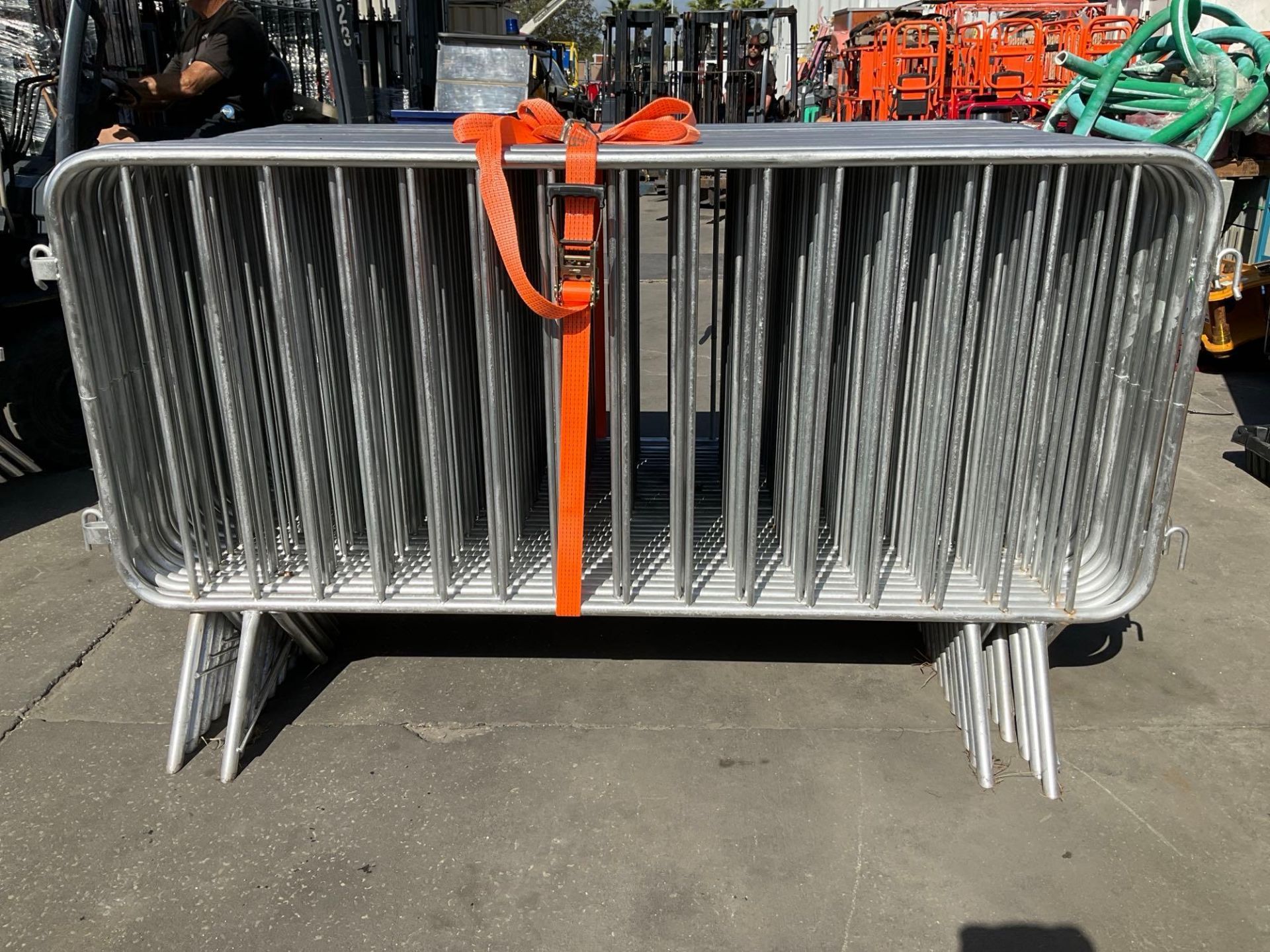 UNUSED 36PCS GALVANIZED CONSTRUCTION SITE / CROWD CONTROL FENCE/BARRICADES, APPROX 4FT x 8FT - Image 4 of 6