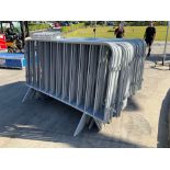 UNUSED CONSTRUCTION SITE / CROWD CONTROL FENCE/BARRICADES, APPROX 20 TOTAL PIECES ( PLEASE NOTE