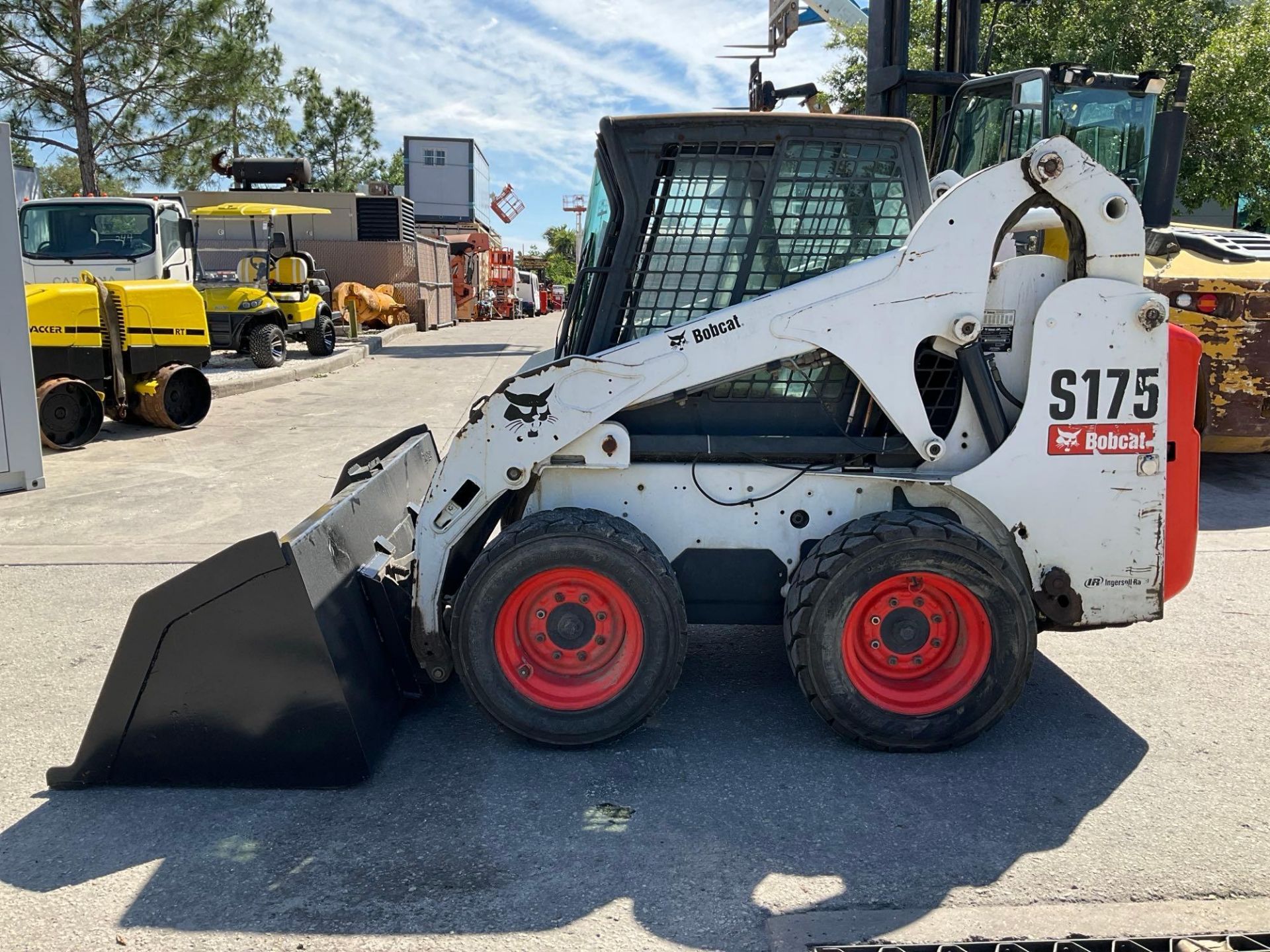 BOBCAT SKID STEER MODEL S175, DIESEL, ENCLOSED CAB, BUCKET APPROX 84", RUNS & OPERATES - Image 6 of 14