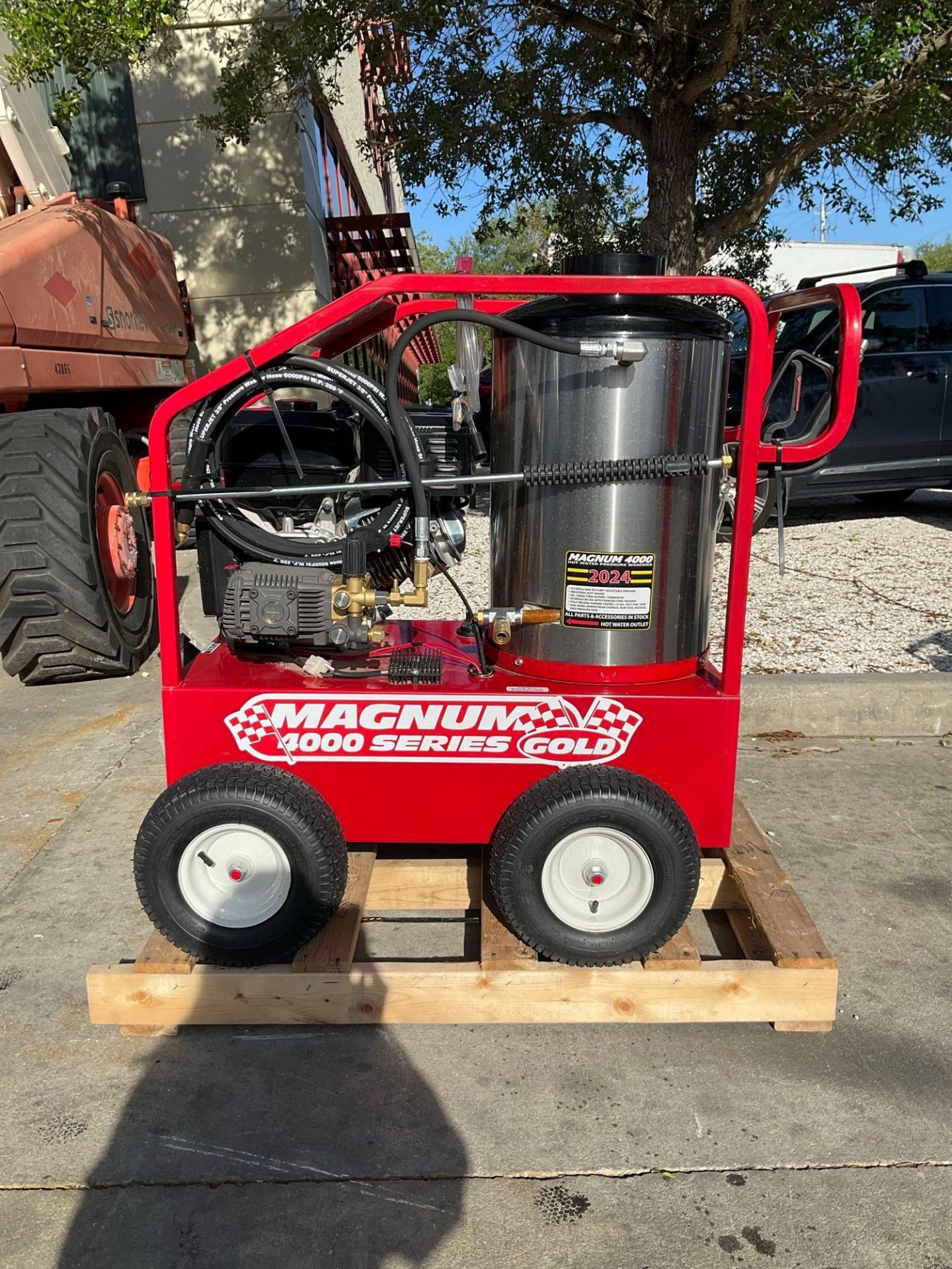 UNUSED 2024 MAGNUM 4000 SERIES GOLD HOT WATER PRESSURE WASHER,DIESEL GAS POWER, ELECTRIC START, - Bild 2 aus 14