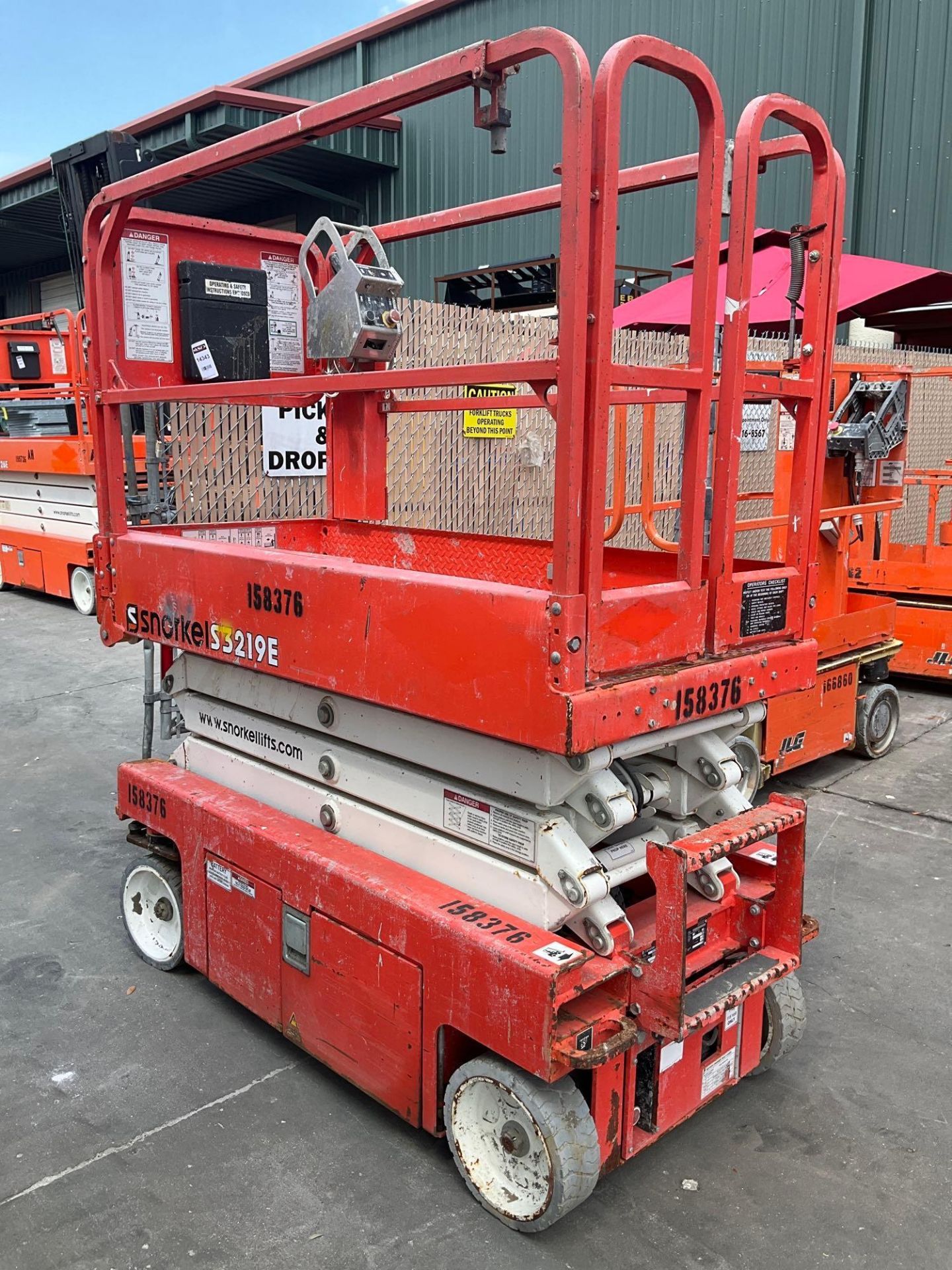 2015 SNORKEL SCISSOR LIFT MODEL S3219E ANSI , ELECTRIC, APPROX MAX PLATFORM HEIGHT 19FT, NON MARK... - Image 5 of 10