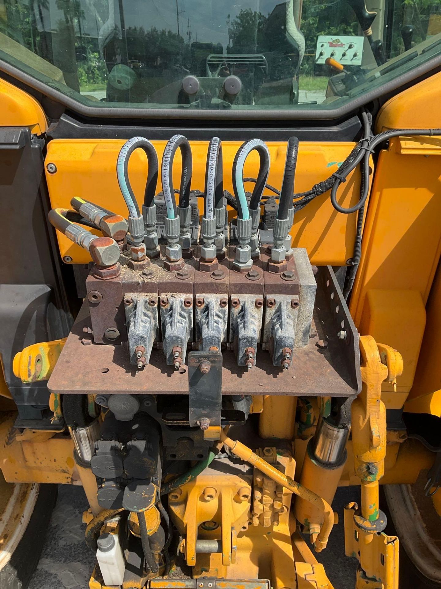 JOHN DEERE 6320 TRACTOR, DIESEL, ENCLOSED CAB, 4WD , COLD AC, RUNS & OPERATES - Image 5 of 17