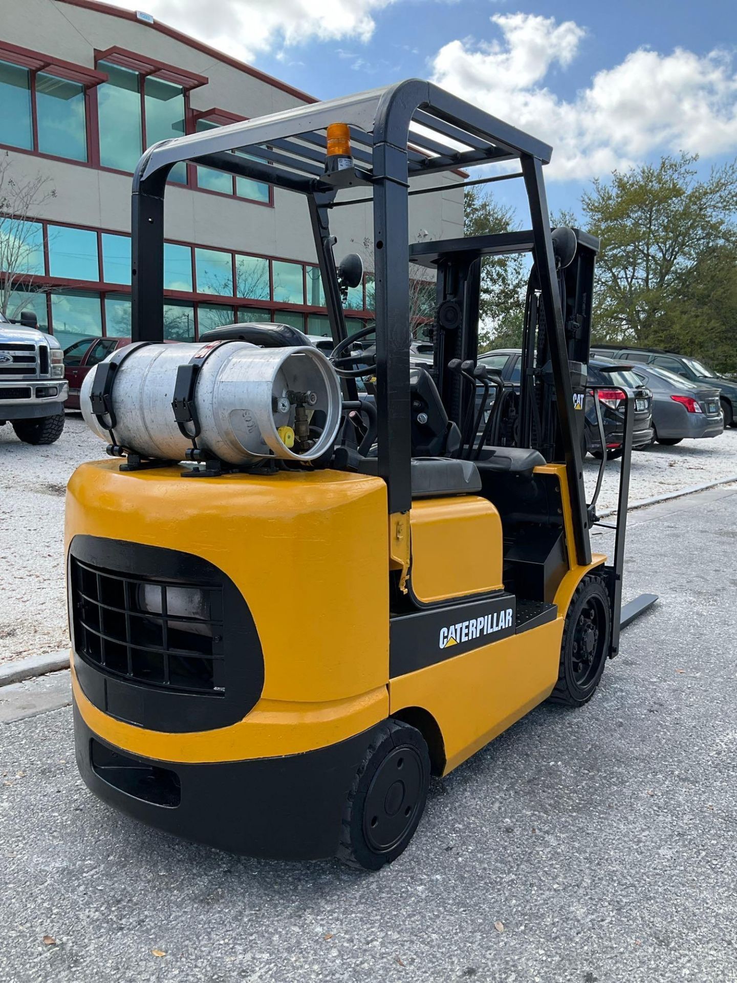 CATERPILLAR FORKLIFT MODEL GC20K, LP POWERED, APPROX MAX CAPACITY 4000LBS, APPROX MAX HEIGHT 160" - Image 6 of 12