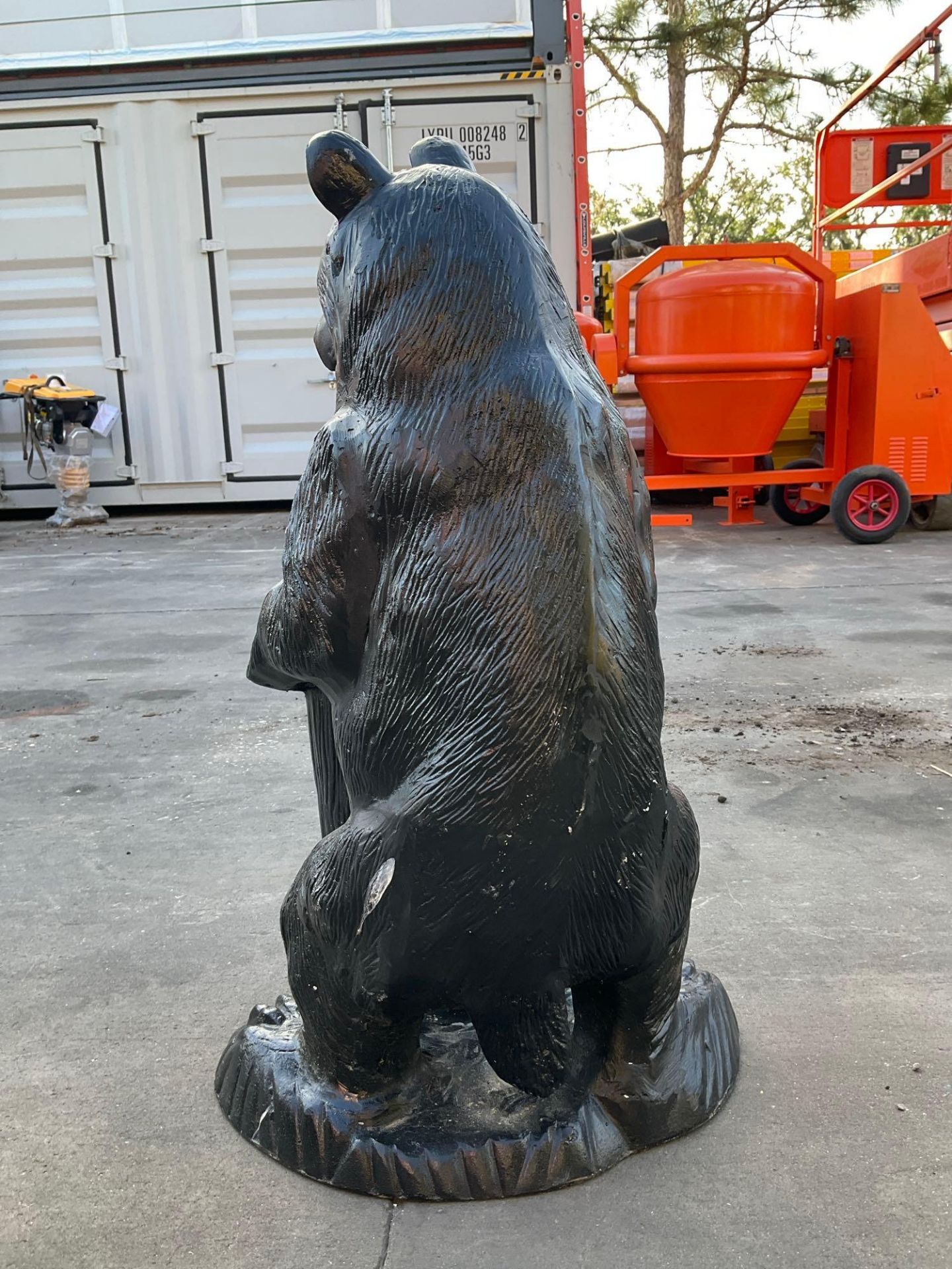 ALUMINIUM SMALL BEAR WITH TREE STUMP STATUE, APPROX 31" T - Image 5 of 7