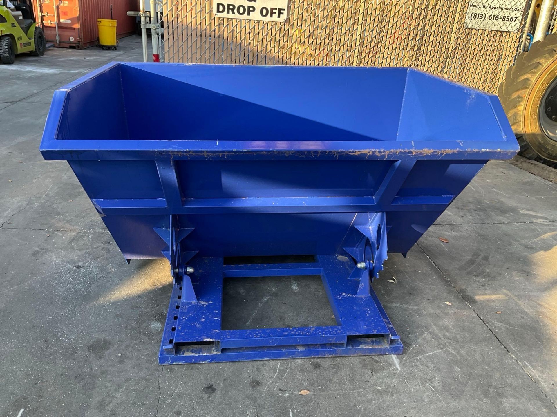 UNUSED 1.5 YARD SELF DUMPING HOPPER WITH FORK POCKETS - Image 2 of 4