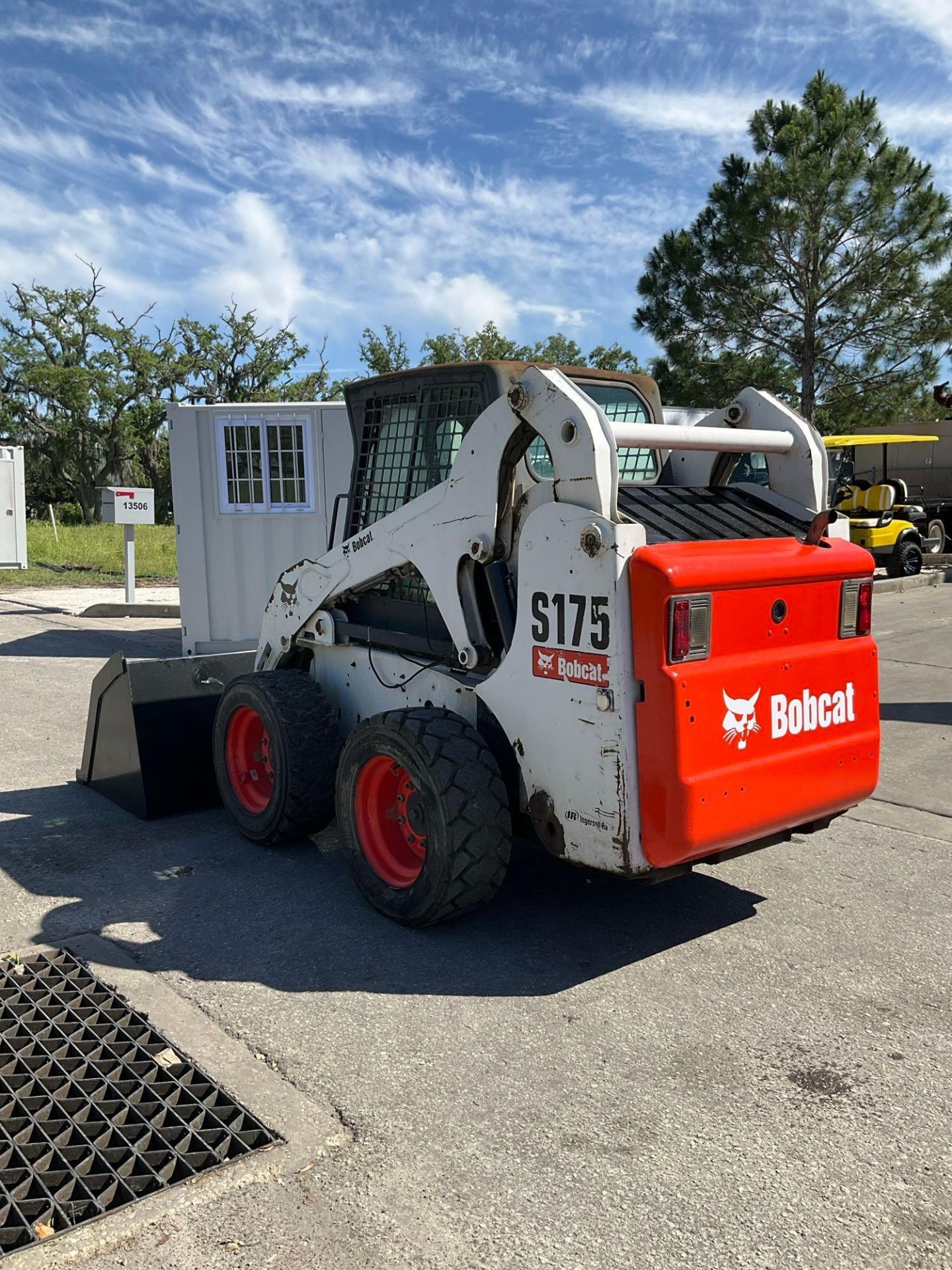 BOBCAT SKID STEER MODEL S175, DIESEL, ENCLOSED CAB, BUCKET APPROX 84", RUNS & OPERATES - Image 5 of 14