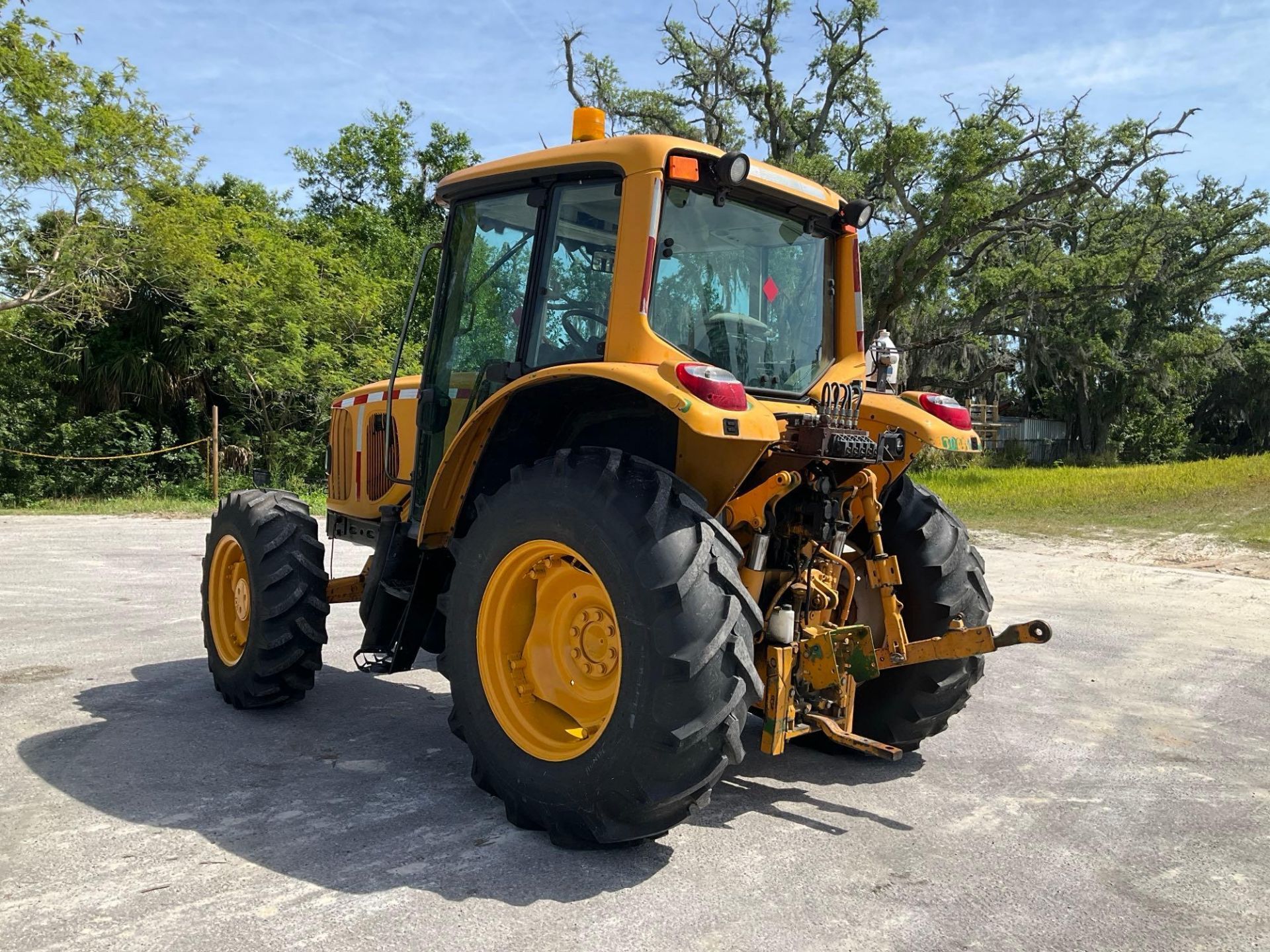 JOHN DEERE 6320 TRACTOR, DIESEL, ENCLOSED CAB, 4WD , COLD AC, RUNS & OPERATES - Image 6 of 17