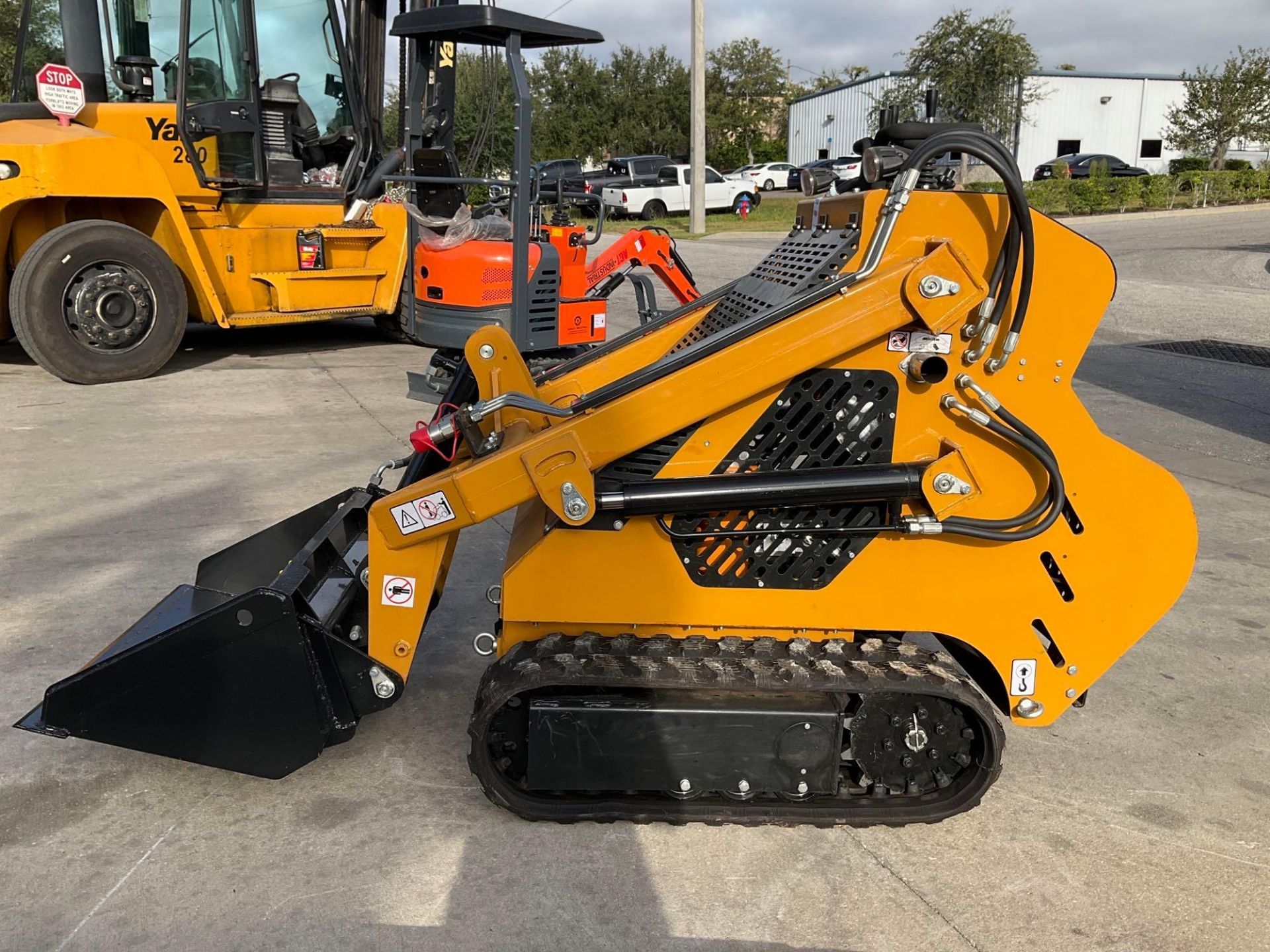 2023 AGROTK WALK BEHIND CRAWLER SKID STEER LOADER MODEL KBT23, GAS POWERED, ELECTRIC START, RUBBE... - Image 3 of 13