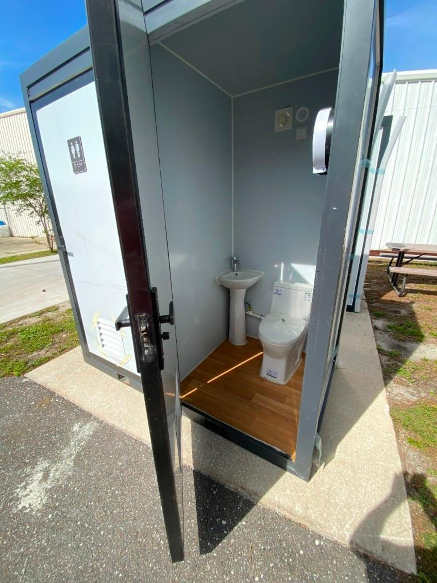 UNUSED 2023 DOUBLE STALL PORTABLE BATHROOM , SINK, TOILET, TOILET PAPER HOLDER, LIGHTS, APPROX 48 W - Image 3 of 6