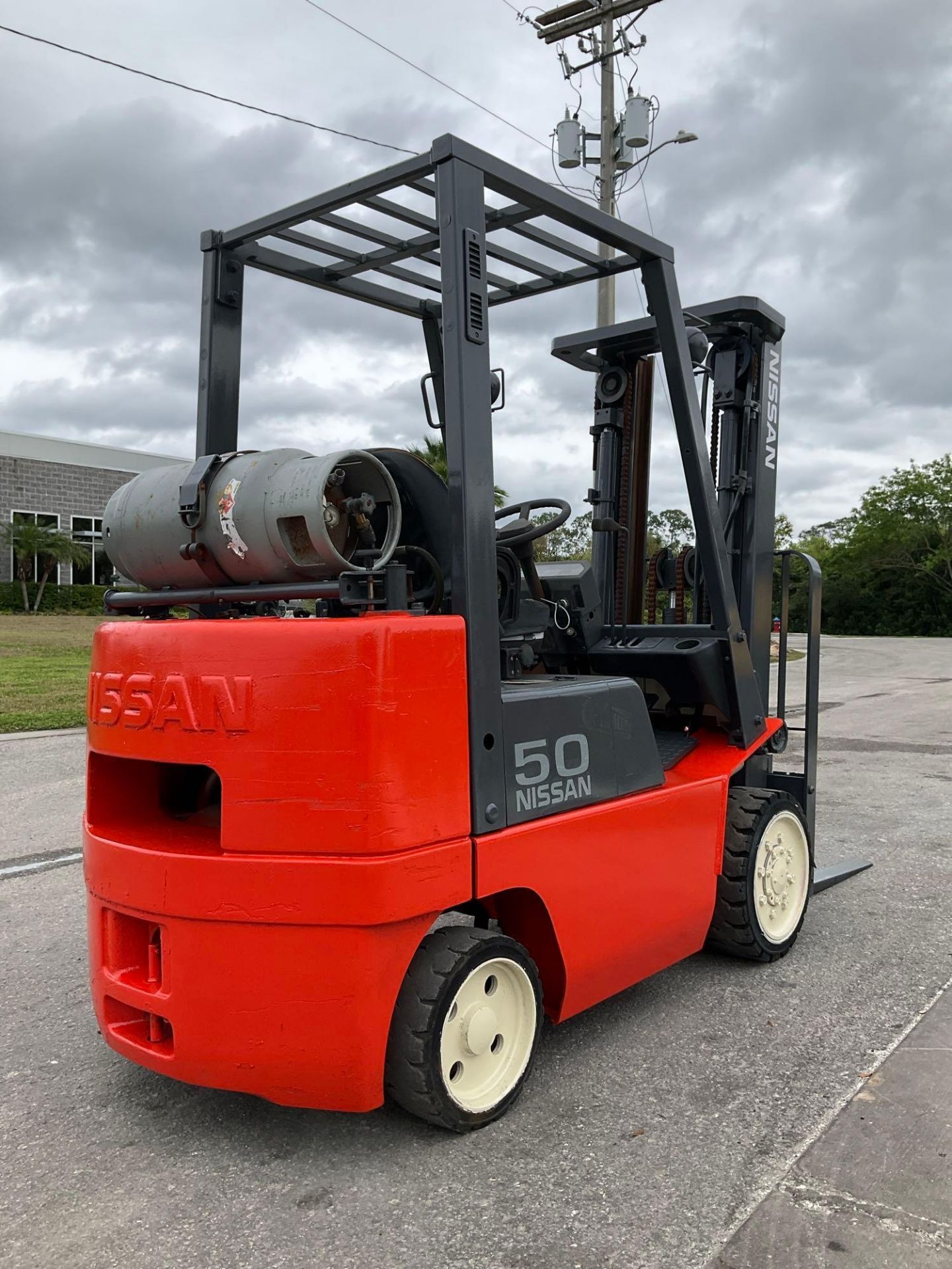 NISSAN FORKLIFT CPJ02-A20PV, LP POWERED, LOW HOURS, APPROX MAX CAPACITY 4400LBS, APPROX MAX HEIGHT - Image 3 of 12