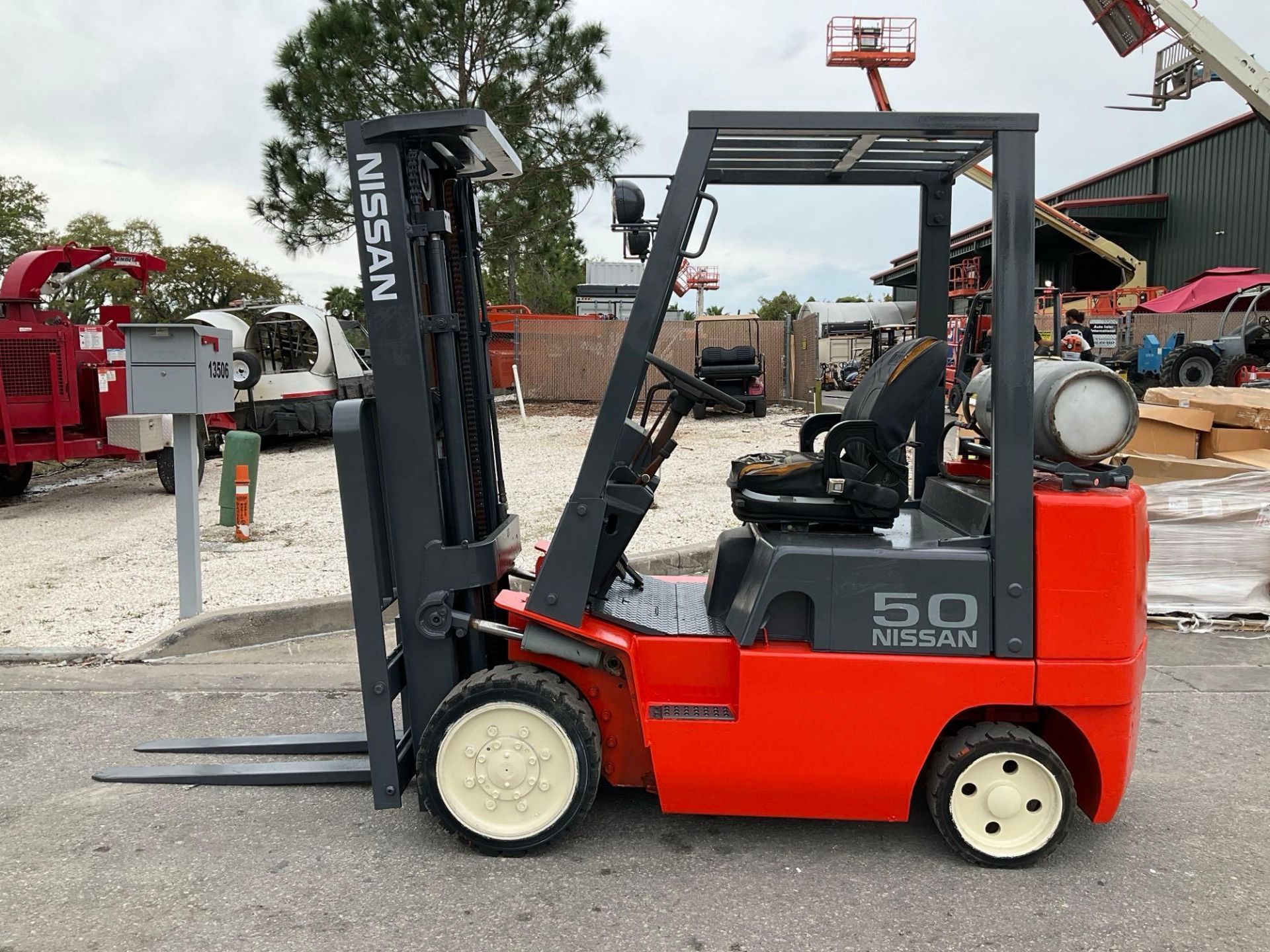 NISSAN FORKLIFT CPJ02-A20PV, LP POWERED, LOW HOURS, APPROX MAX CAPACITY 4400LBS, APPROX MAX HEIGHT - Image 6 of 12