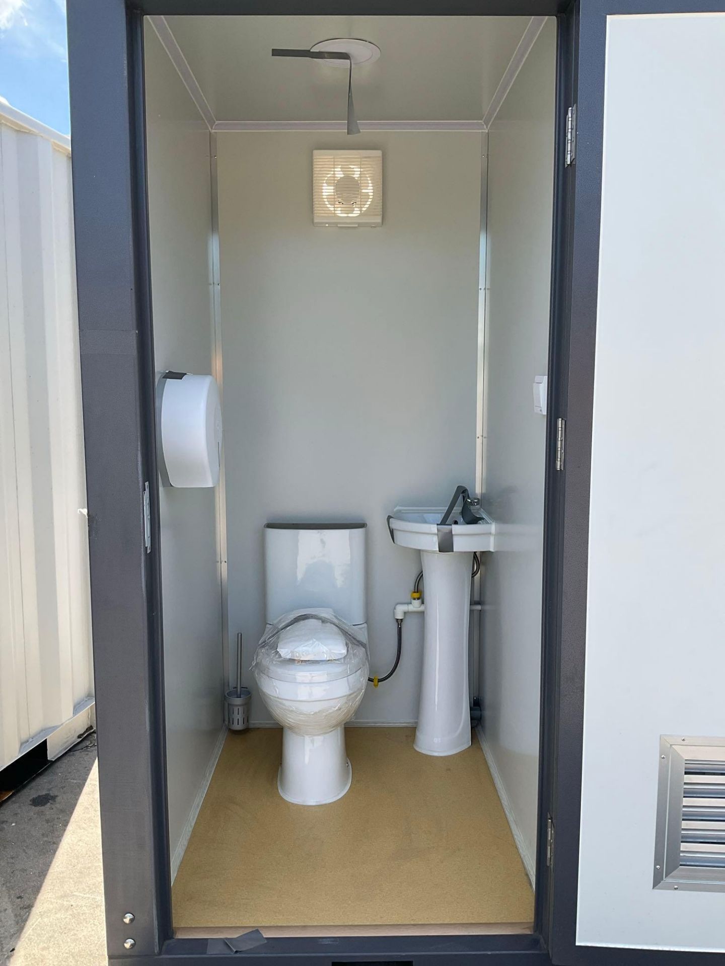 UNUSED PORTABLE DOUBLE BATHROOM UNIT, 2 STALLS, ELECTRIC & PLUMBING HOOK UP WITH EXTERIOR PLUMBIN... - Image 10 of 11