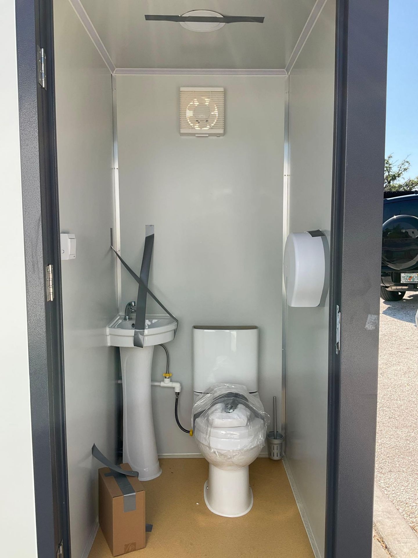 UNUSED PORTABLE DOUBLE BATHROOM UNIT, 2 STALLS, ELECTRIC & PLUMBING HOOK UP WITH EXTERIOR PLUMBIN... - Image 9 of 11