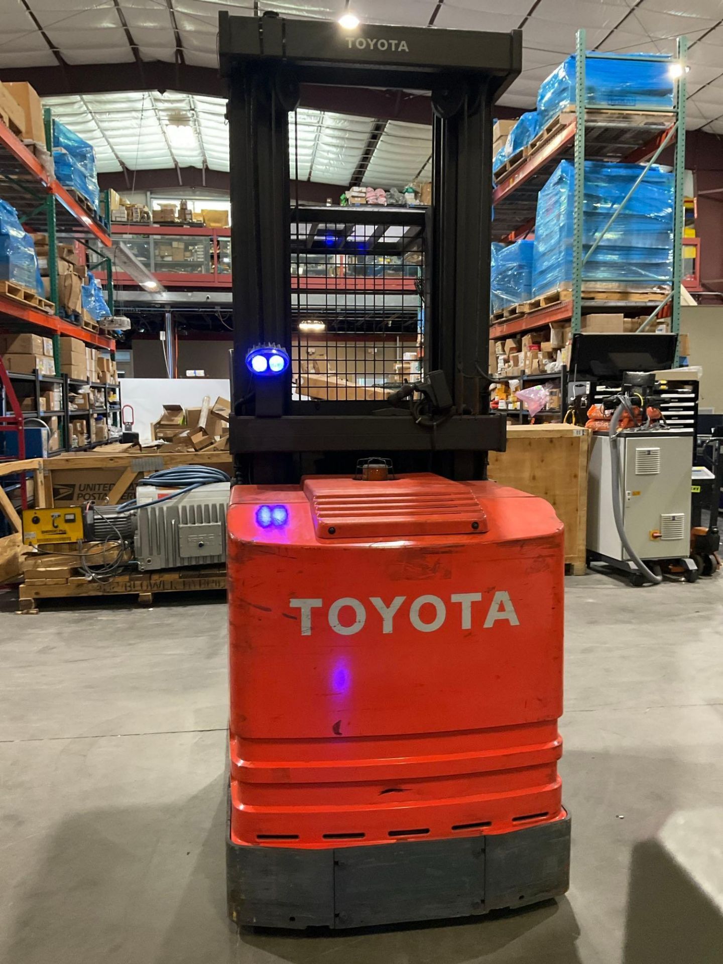 TOYOTA ORDER PICKER MODEL 6BPU15, ELECTRIC, APPROX MAX CAPACITY 3000LBS, APPROX MAX HEIGHT 240in,... - Image 3 of 16