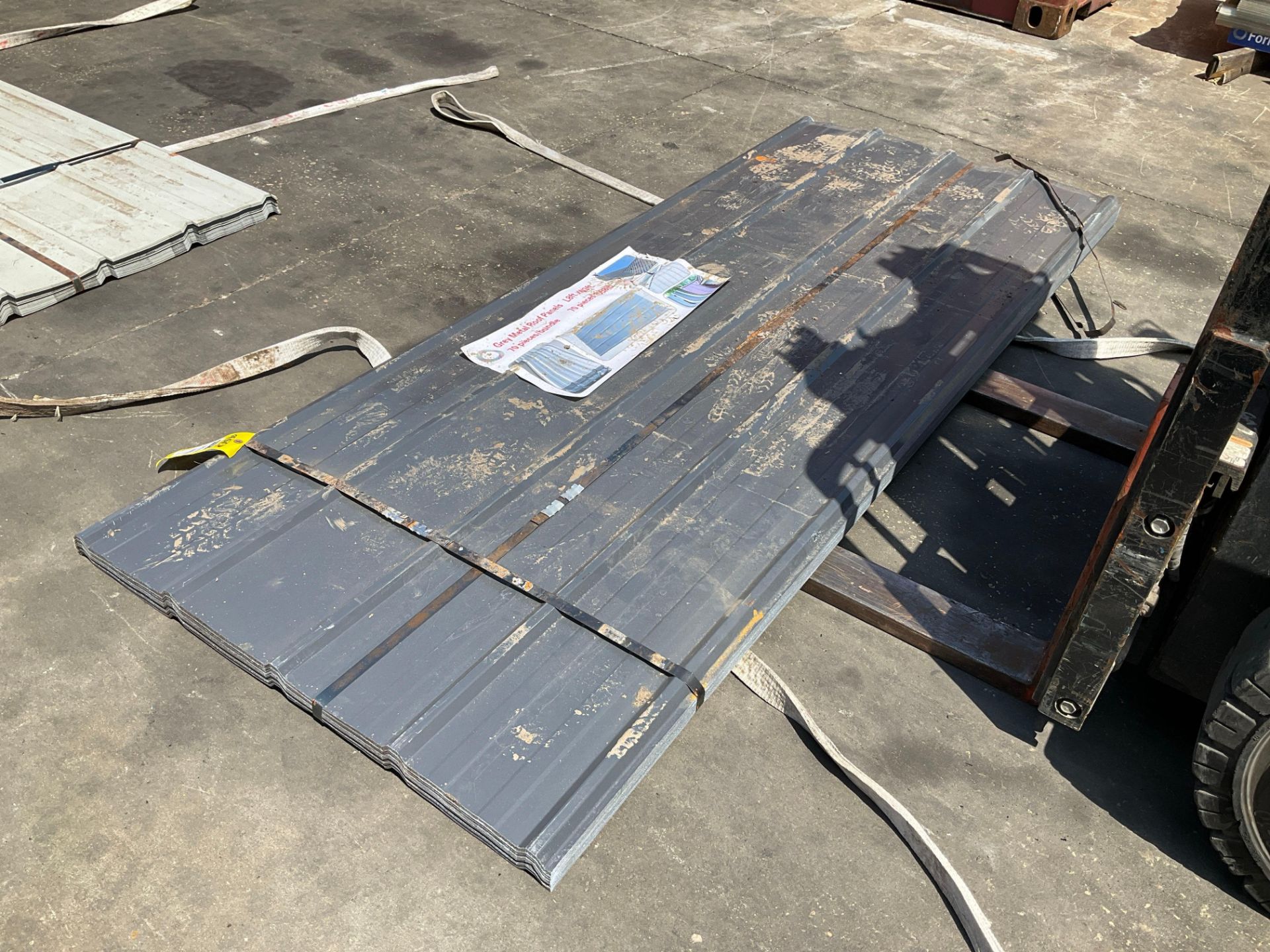 UNUSED METAL ROOF PANELS , APPROX 8FT L x 3FT W , APPROX 70 PIECES - Image 2 of 5