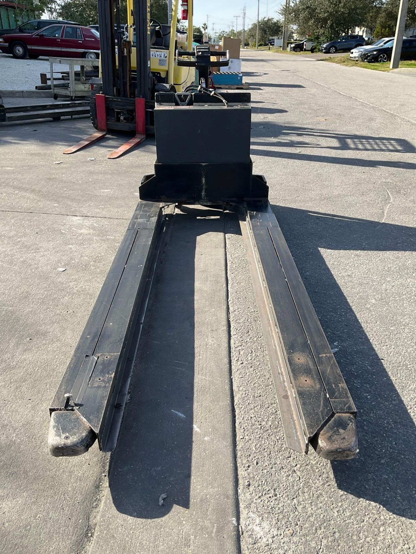 CROWN PALLET JACK MODEL 40GPW-4-14, ELECTRIC , APPROX MAX CAPACITY 4000LBS, BUILT IN BATTERY - Image 5 of 11
