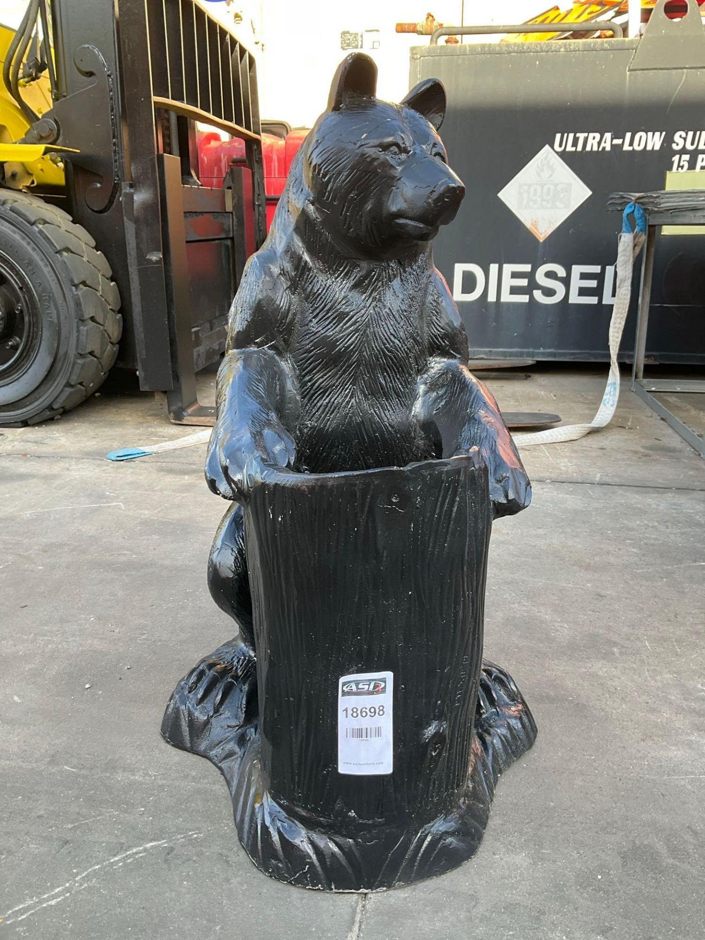 ALUMINIUM SMALL BEAR WITH TREE STUMP STATUE, APPROX 31" T - Image 2 of 7