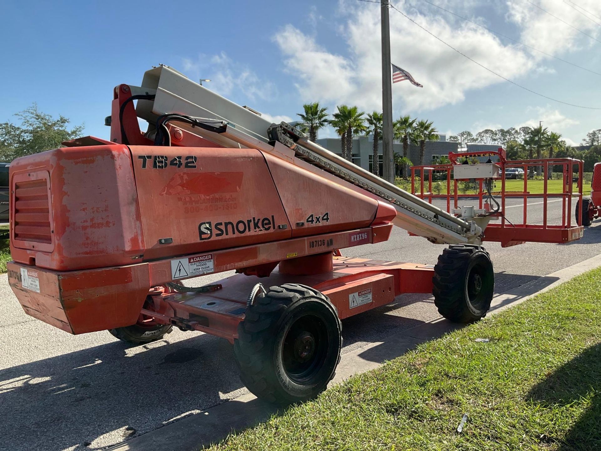 2017 SNORKEL BOOM LIFT MODEL TB42DZ, DIESEL, 4x4, ON BOARD GENERATOR, APPROX MAX PLATFORM HEIGHT - Image 7 of 15