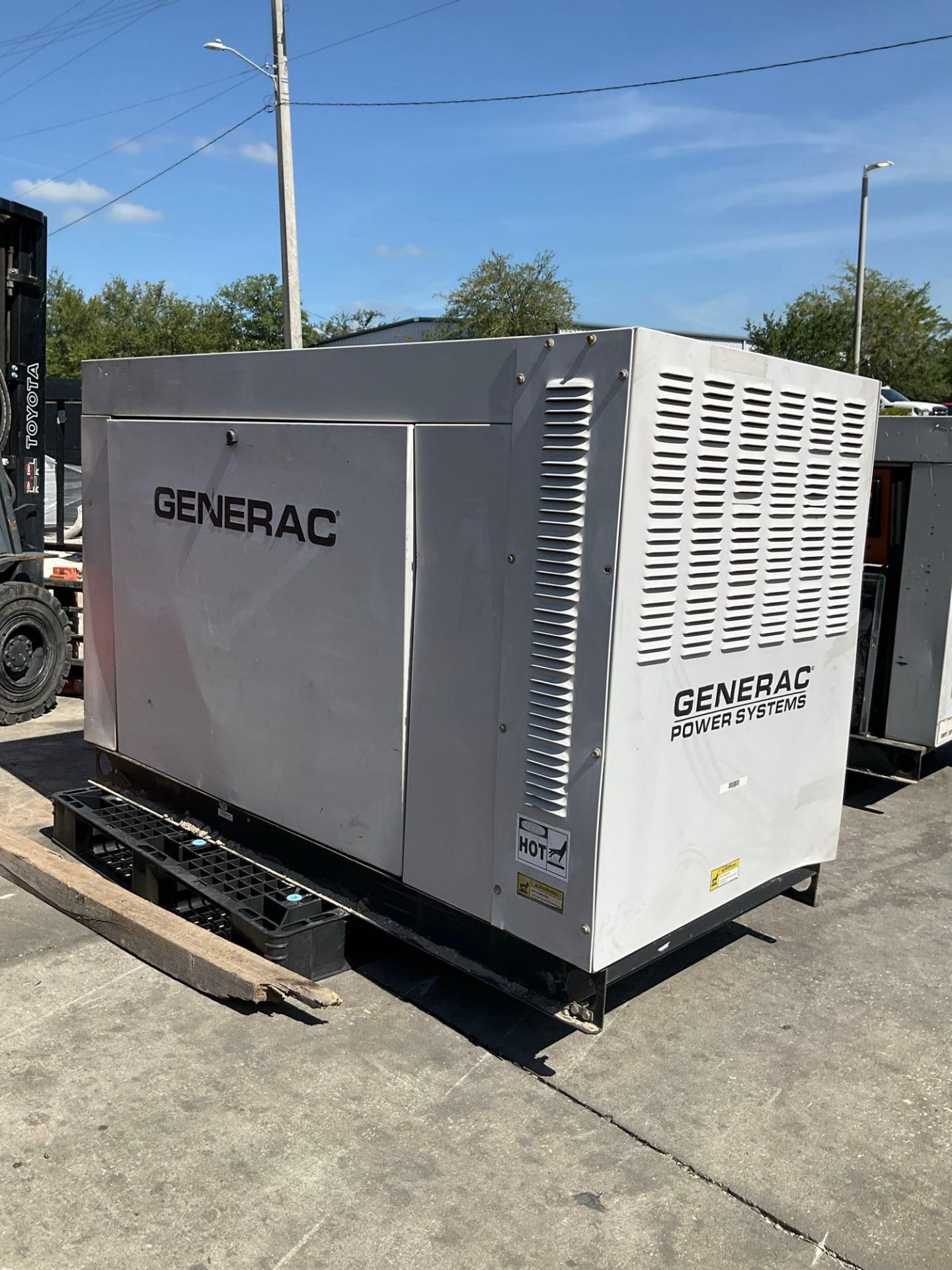 GENERAC 30KW GENERATOR , LP / NG POWER, LOW HRS SHOWING , RUNS AND OPERATES - Image 4 of 8