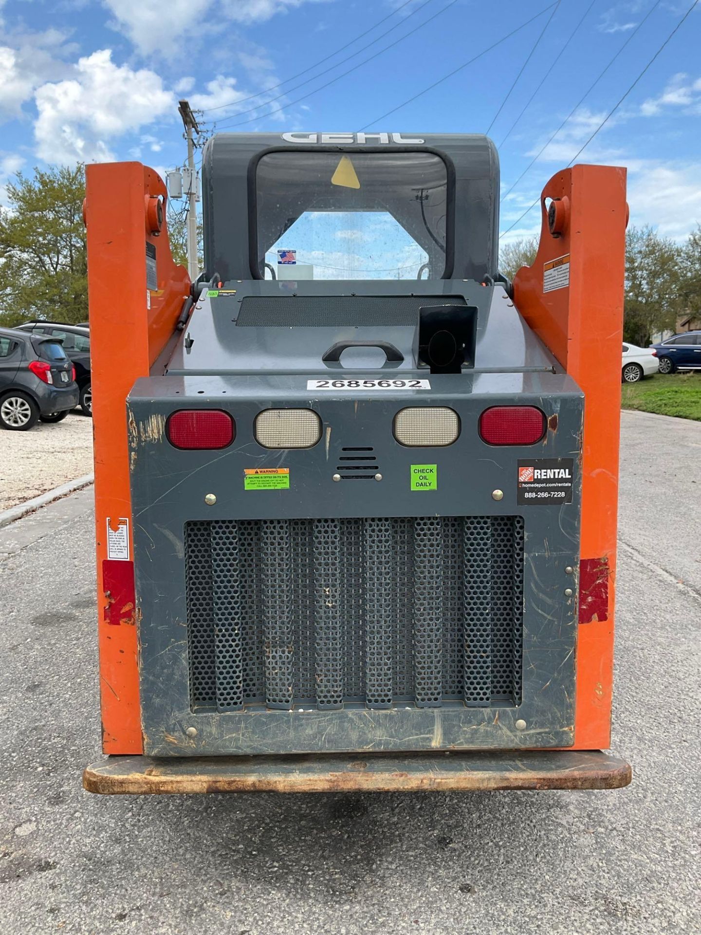 2018 GEHL COMPACT SKID STEER LOADER MODEL R105, DIESEL, BUCKET APPROX 53", RUNS AND OPERATES - Image 8 of 13