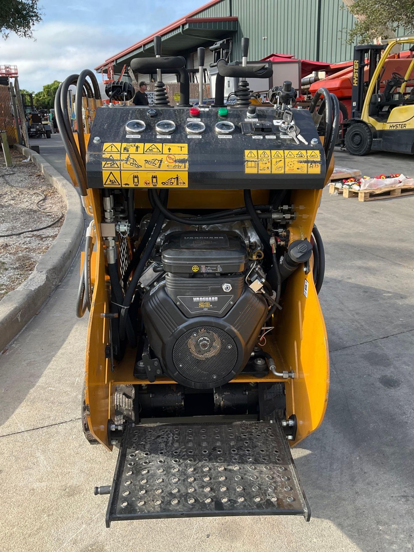 2023 AGROTK WALK BEHIND CRAWLER SKID STEER LOADER MODEL KBT23, GAS POWERED, ELECTRIC START, RUBBE... - Image 6 of 13