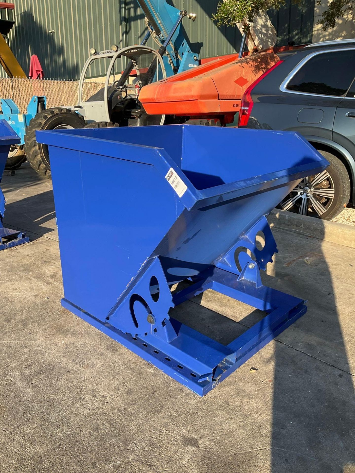 UNUSED 1 CU YARD SELF DUMPING HOPPER WITH FORK POCKETS