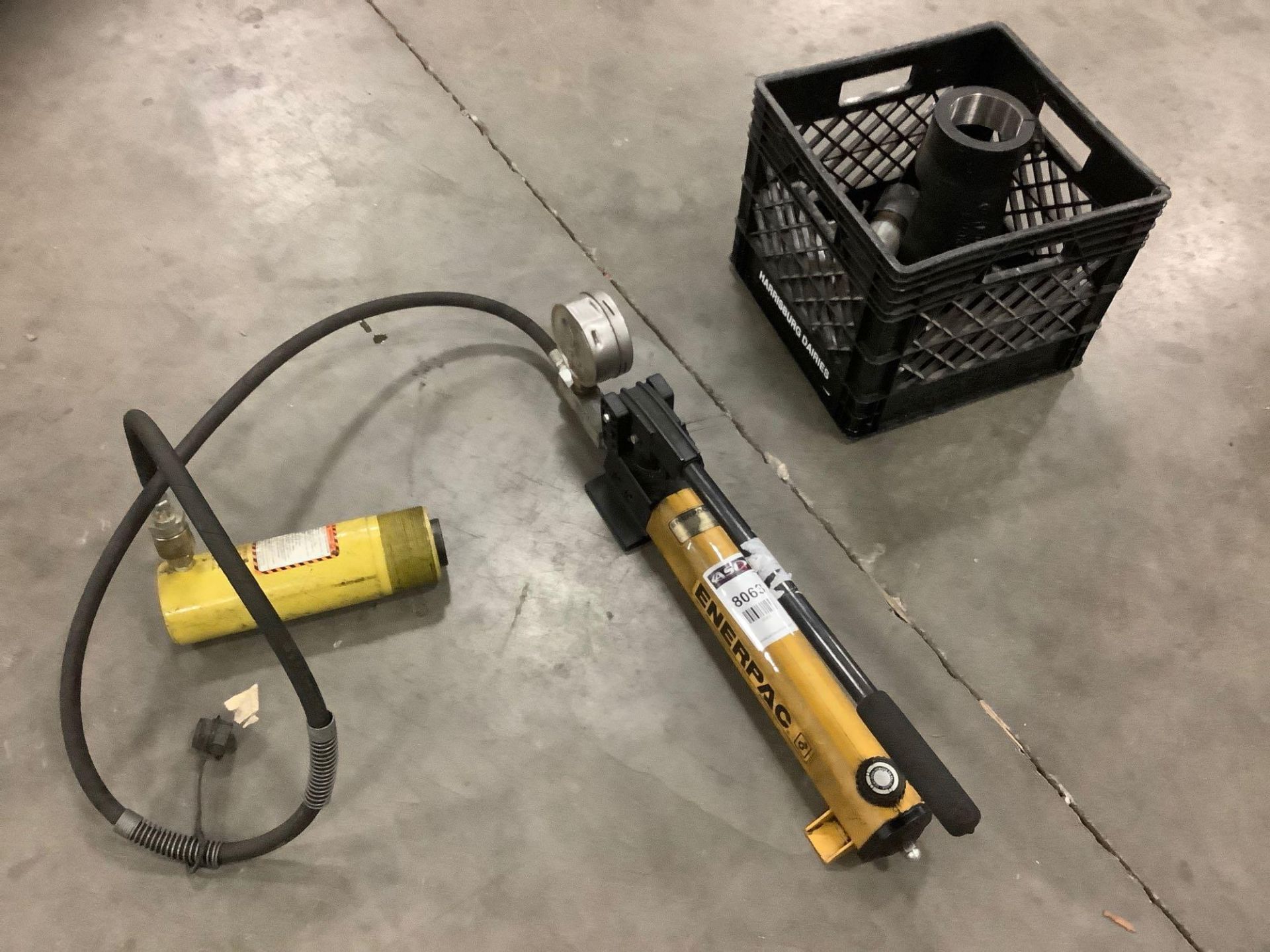 ENERPAC PUMP MODEL P-392 WITH ENERPAC HYDRAULIC CYLINDER MODEL RC256 - Image 3 of 7