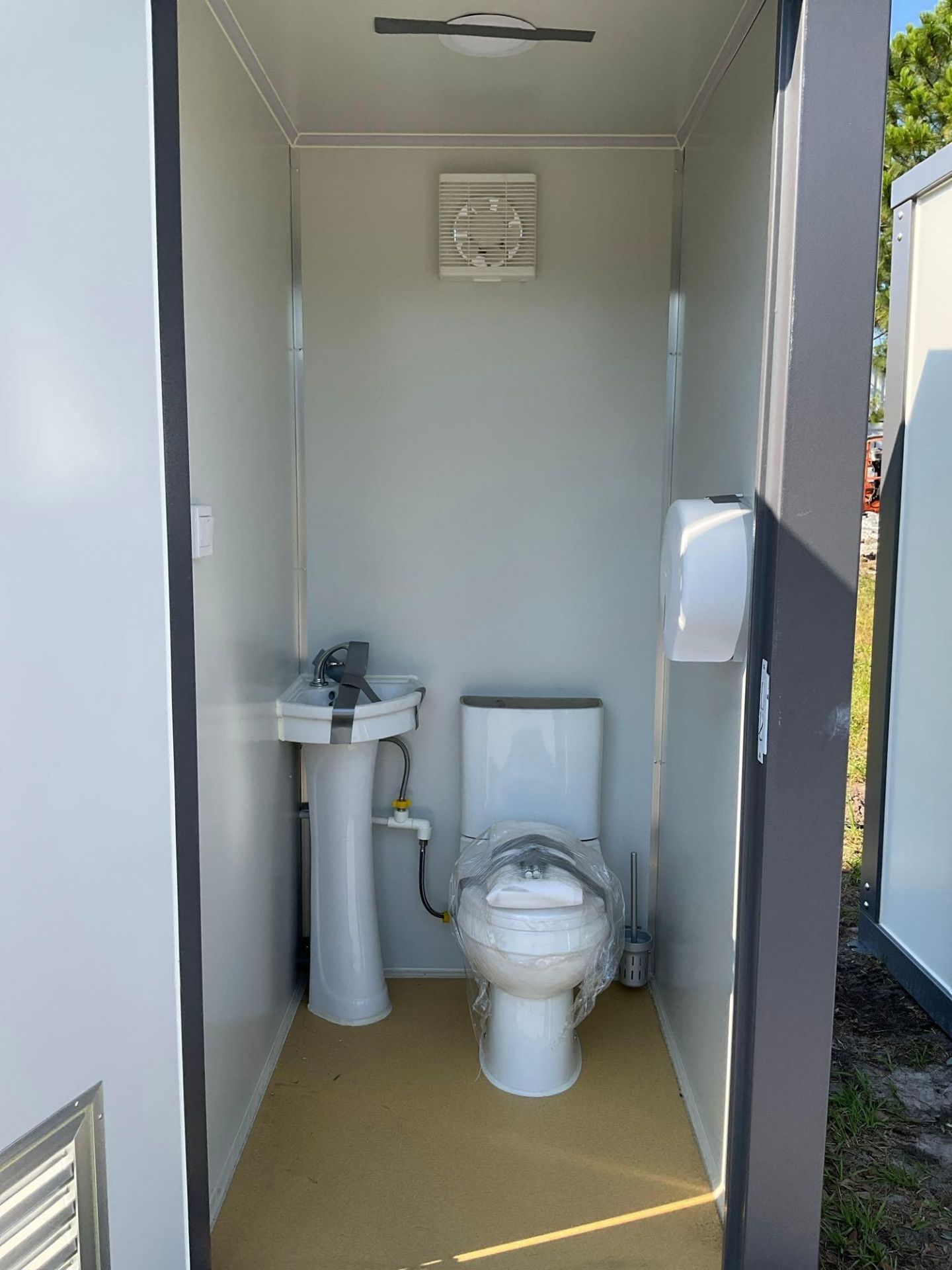 UNUSED PORTABLE DOUBLE BATHROOM UNIT, 2 STALLS, ELECTRIC & PLUMBING HOOK UP WITH EXTERIOR PLUMBING - Image 12 of 12