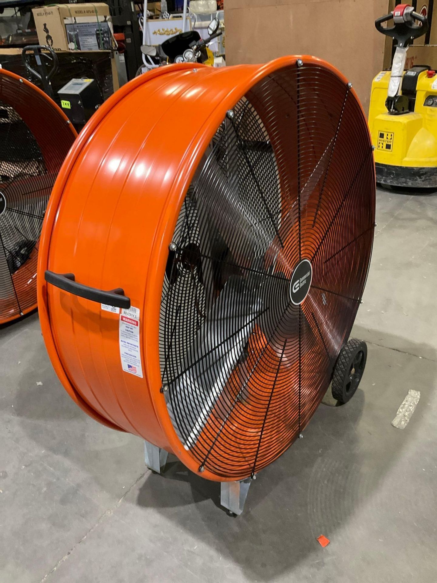 UNUSED 42" COMMERCIAL ELECTRIC PORTABLE BARREL FAN - Image 6 of 7