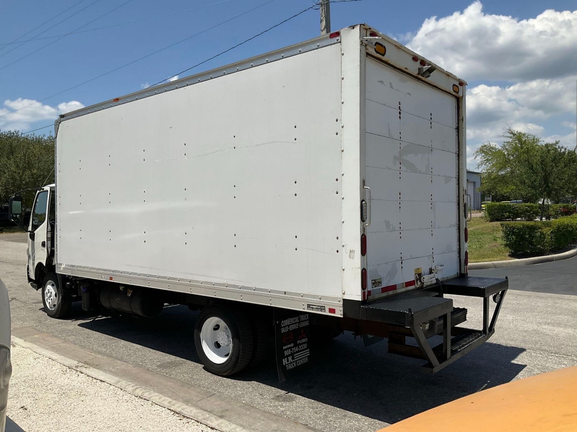 2017 HINO 740 BOX TRUCK, DIESEL , APPROX GVWR 17,950 LBS, BOX BODY APPROX 18FT, ETRACKS, BACK UP ... - Image 22 of 23