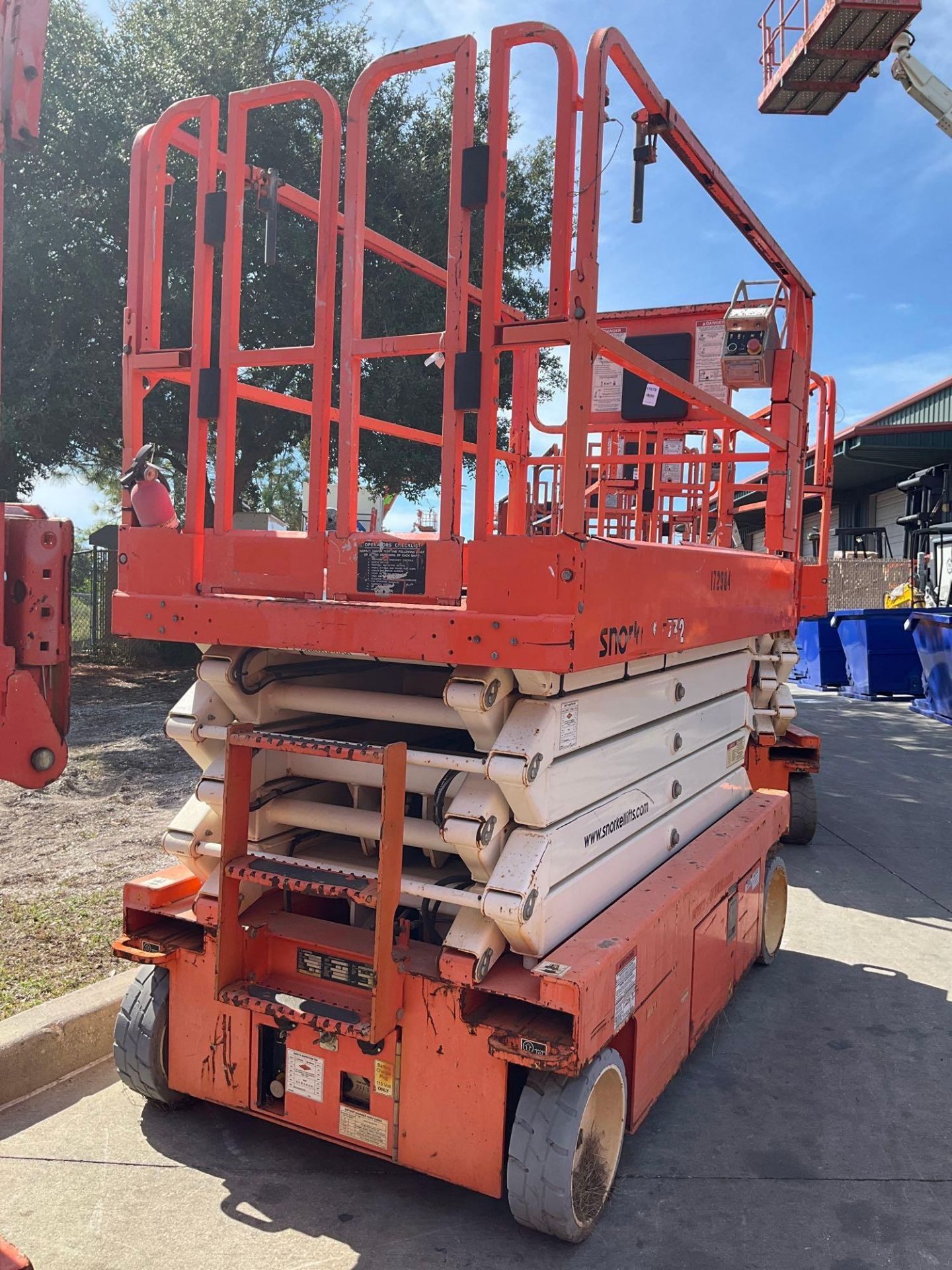 2016 SNORKEL SCISSOR LIFT MODEL S4732E ANSI, ELECTRIC, APPROX MAX PLATFORM HEIGHT, 32FT, NON MARK... - Image 8 of 12