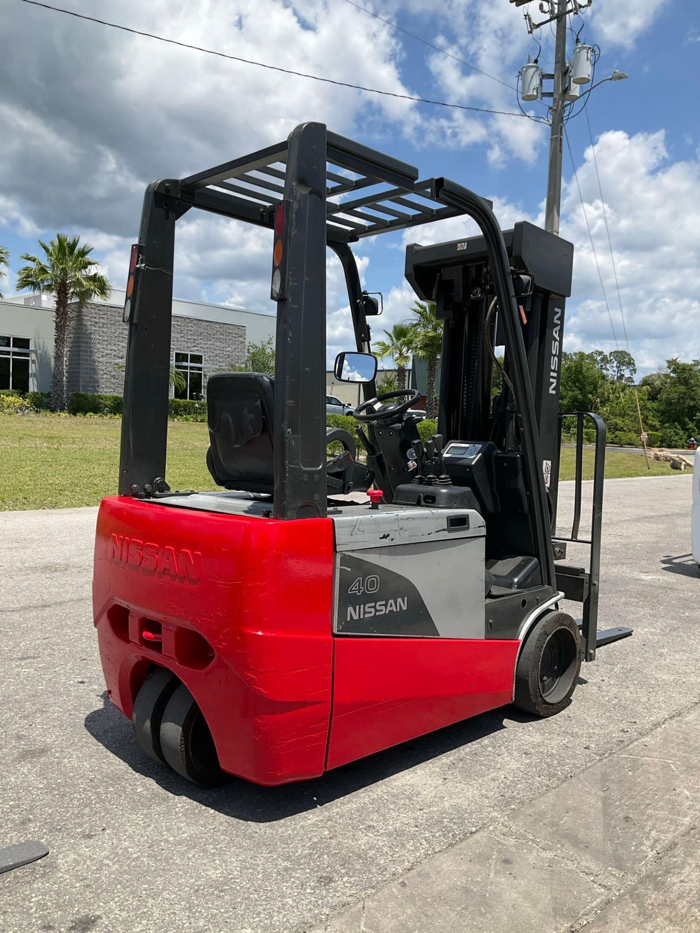 NISSAN 40 FORKLIFT MODEL G1N1L20V, ELECTRIC, APPROX MAX CAPACITY 2745LBS, MAX HEIGHT 240in, TILT, - Image 3 of 12