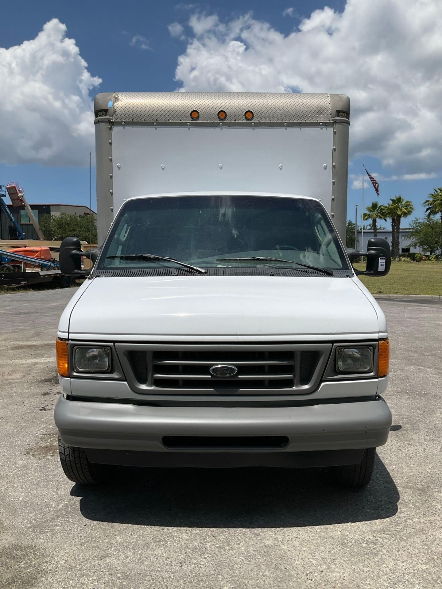 2003 FORD E-SERIES E350 CUTAWAY VAN, GAS AUTOMATIC, GVWR 11500LBS, LIFTGATE, ETRACKS, STORAGE...S... - Image 8 of 19