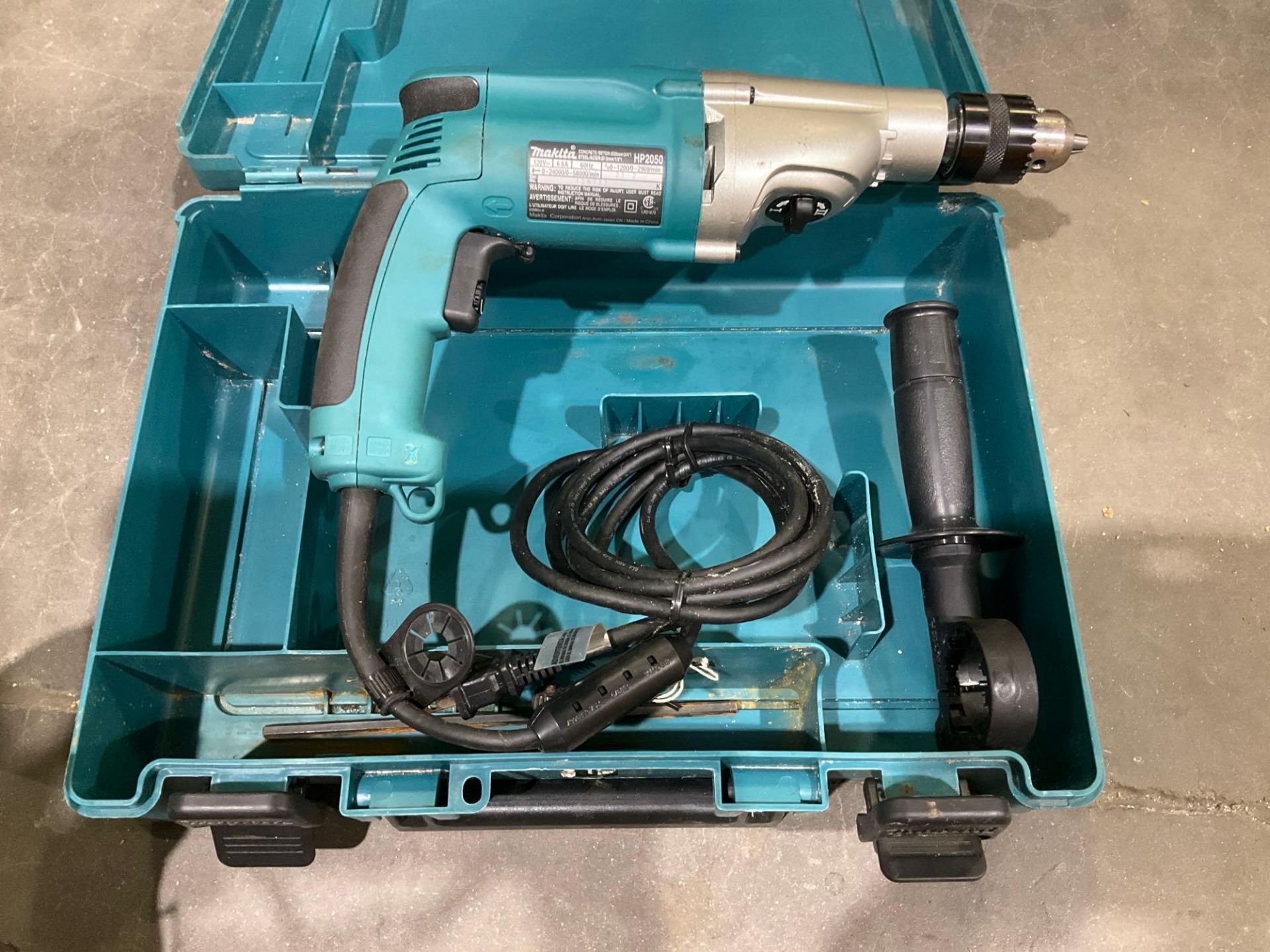 MAKITA 2 SPEED HAMMER DRILL MODEL HP2050 WITH CARRYING CASE , 120VOLTS, 6.6A, RECONDITIONED - Image 2 of 6