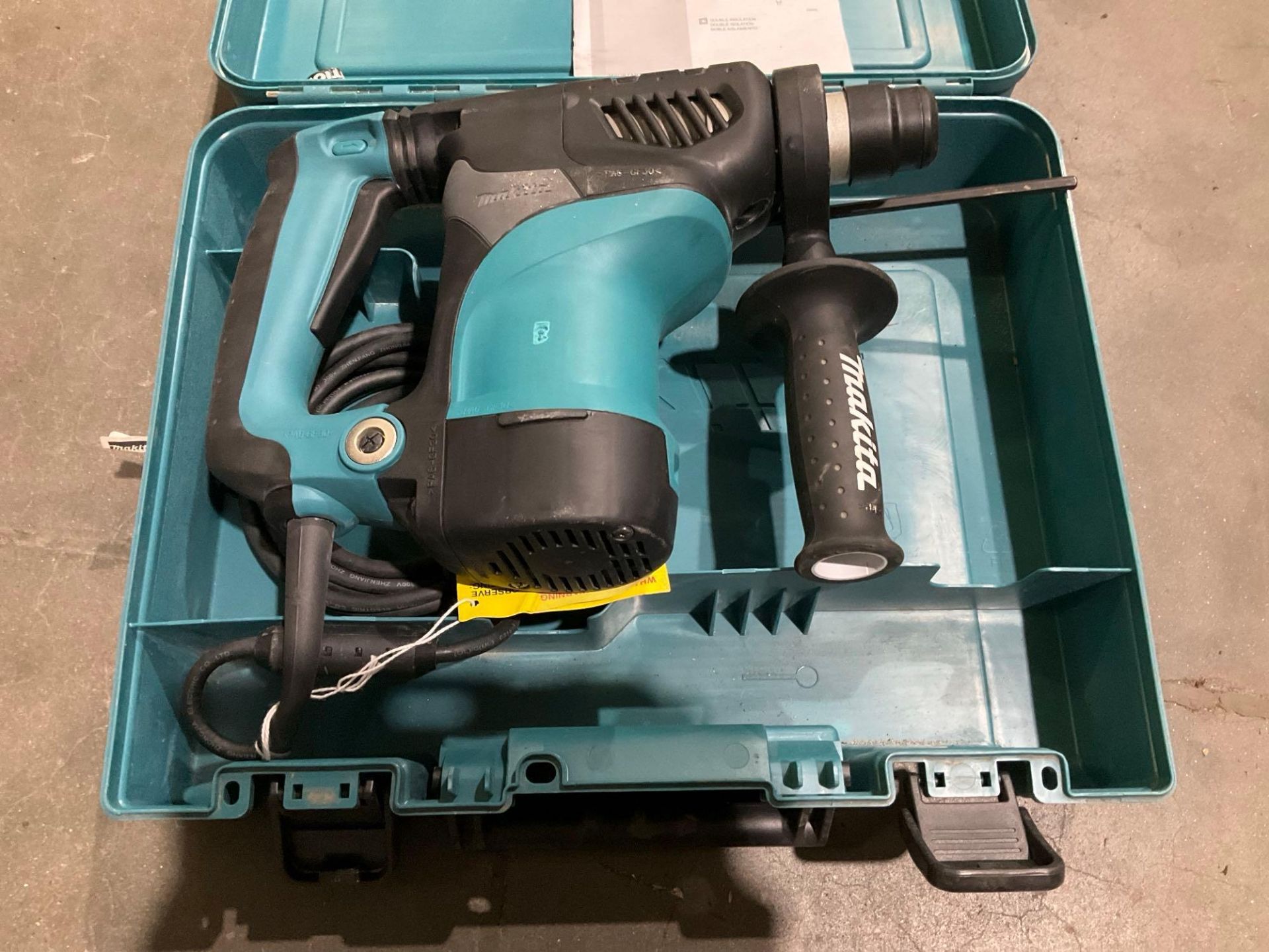 MAKITA ROTARY HAMMER MODEL HR2811F IN CARRYING CASE, RECONDITIONED - Image 3 of 6