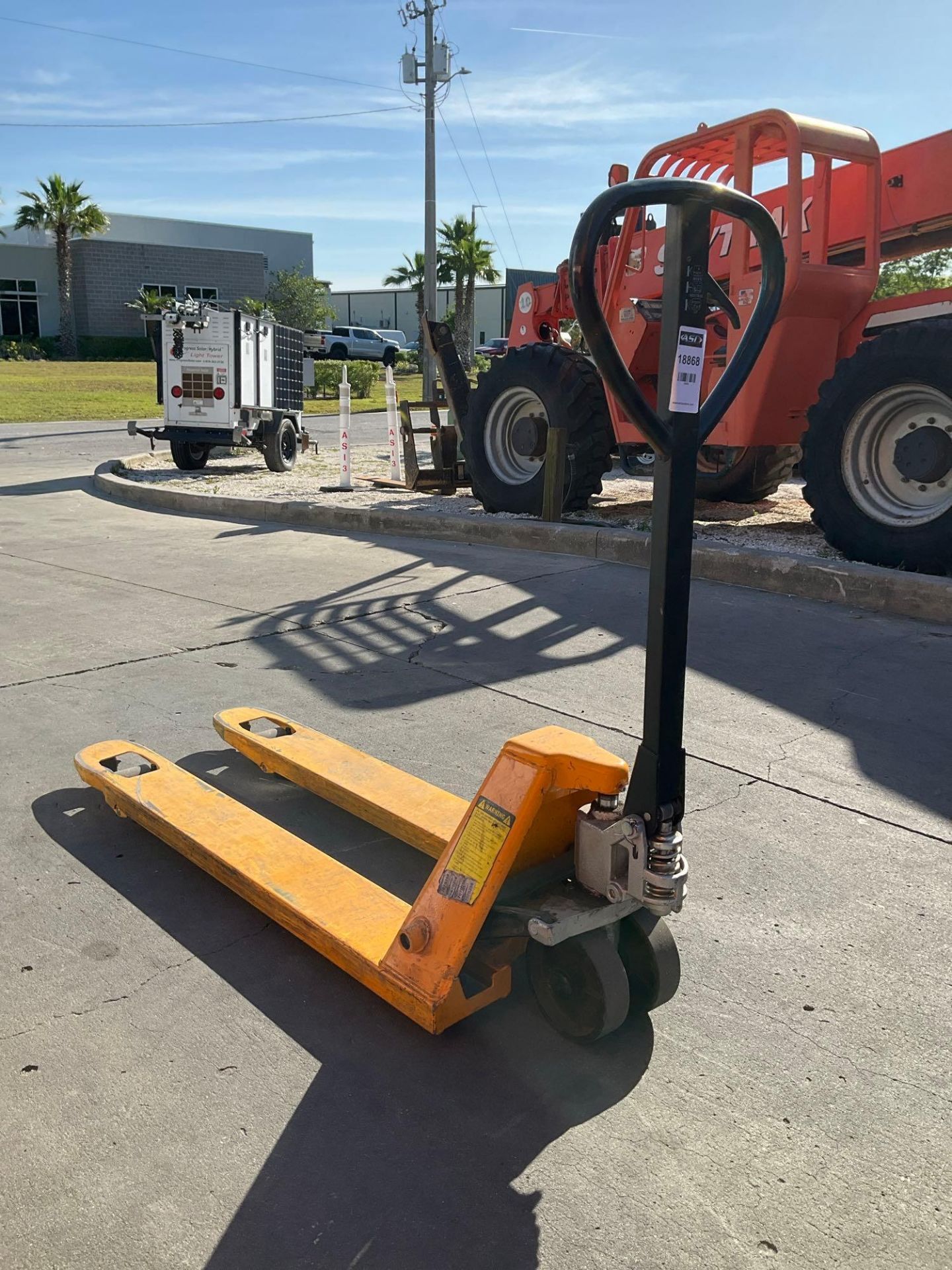 XILIN HYDRAULIC PALLET JACK MODEL XET55, APPROX MAX CAPACITY 5500LBS - Image 5 of 10