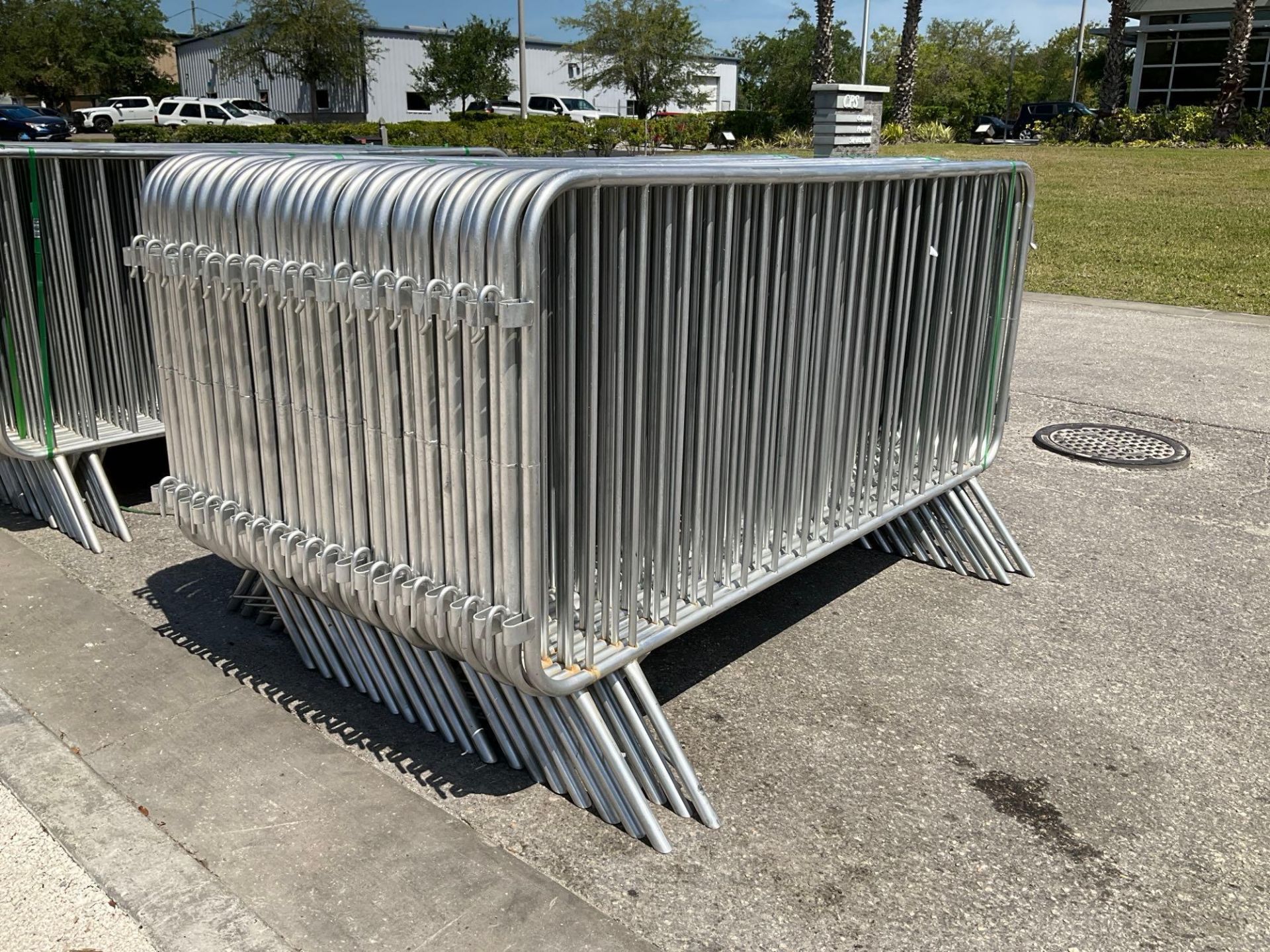 UNUSED 18PCS GALVANIZED CONSTRUCTION SITE / CROWD CONTROL FENCE/BARRICADES, APPROX 4FT x 8FT ( PL... - Image 2 of 4