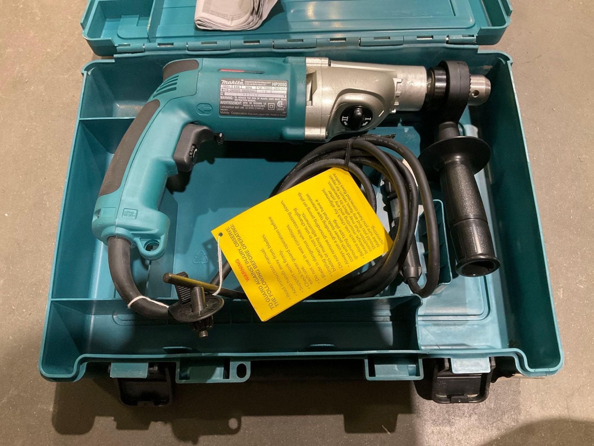 MAKITA 2 SPEED HAMMER DRILL MODEL HP2050 WITH CARRYING CASE , 120VOLTS, 6.6A, INSTRUCTION MANUAL ... - Image 2 of 4
