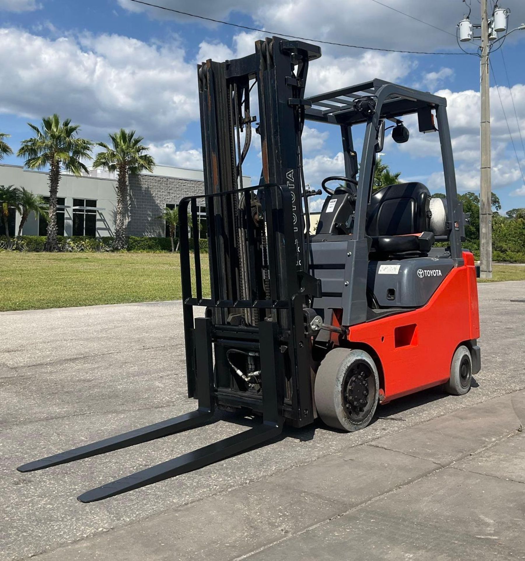 2019 TOYOTA FORKLIFT MODEL 8FGCU15, LP POWERED, APPROX MAX CAPACITY 2500, MAX HEIGHT 189in, TILT, - Image 2 of 12