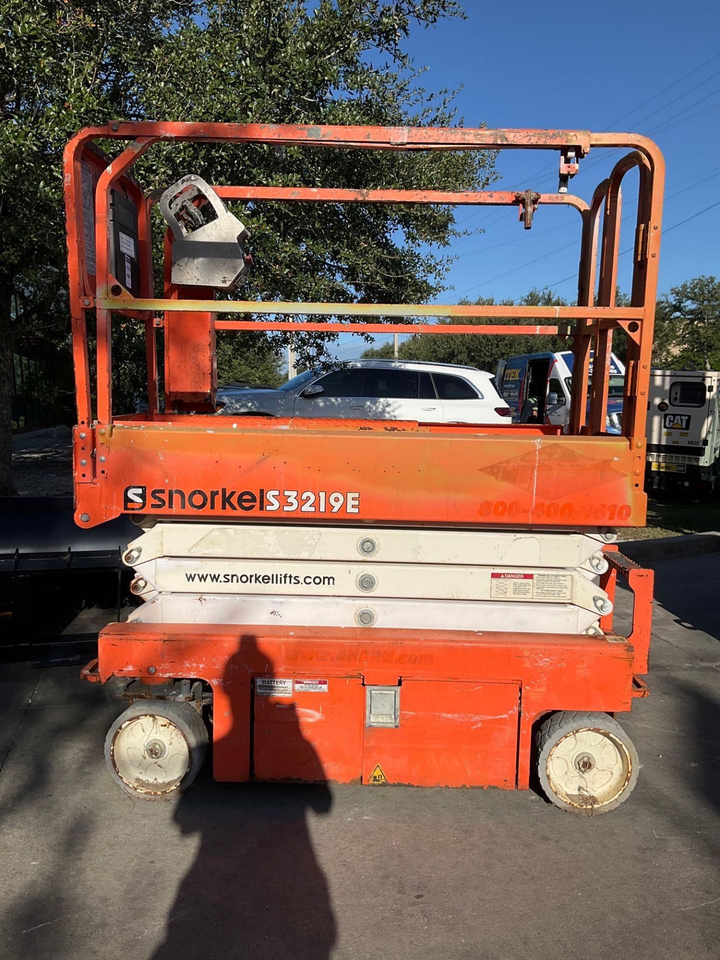 SNORKEL SCISSOR LIFT MODEL S3219E ANSI , ELECTRIC, APPROX MAX PLATFORM HEIGHT 19FT, NON MARKING - Image 2 of 11