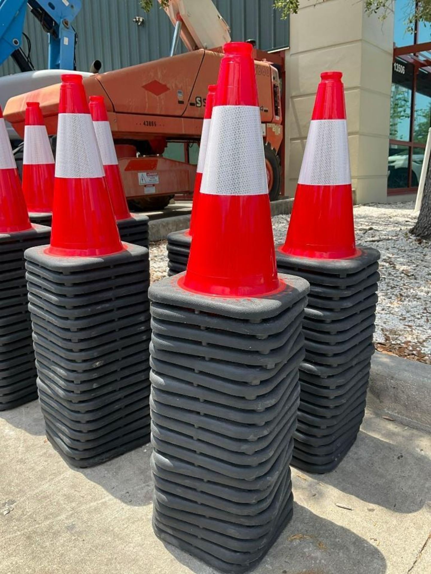 20 SAFETY CONES, 18in TALL - Image 3 of 5