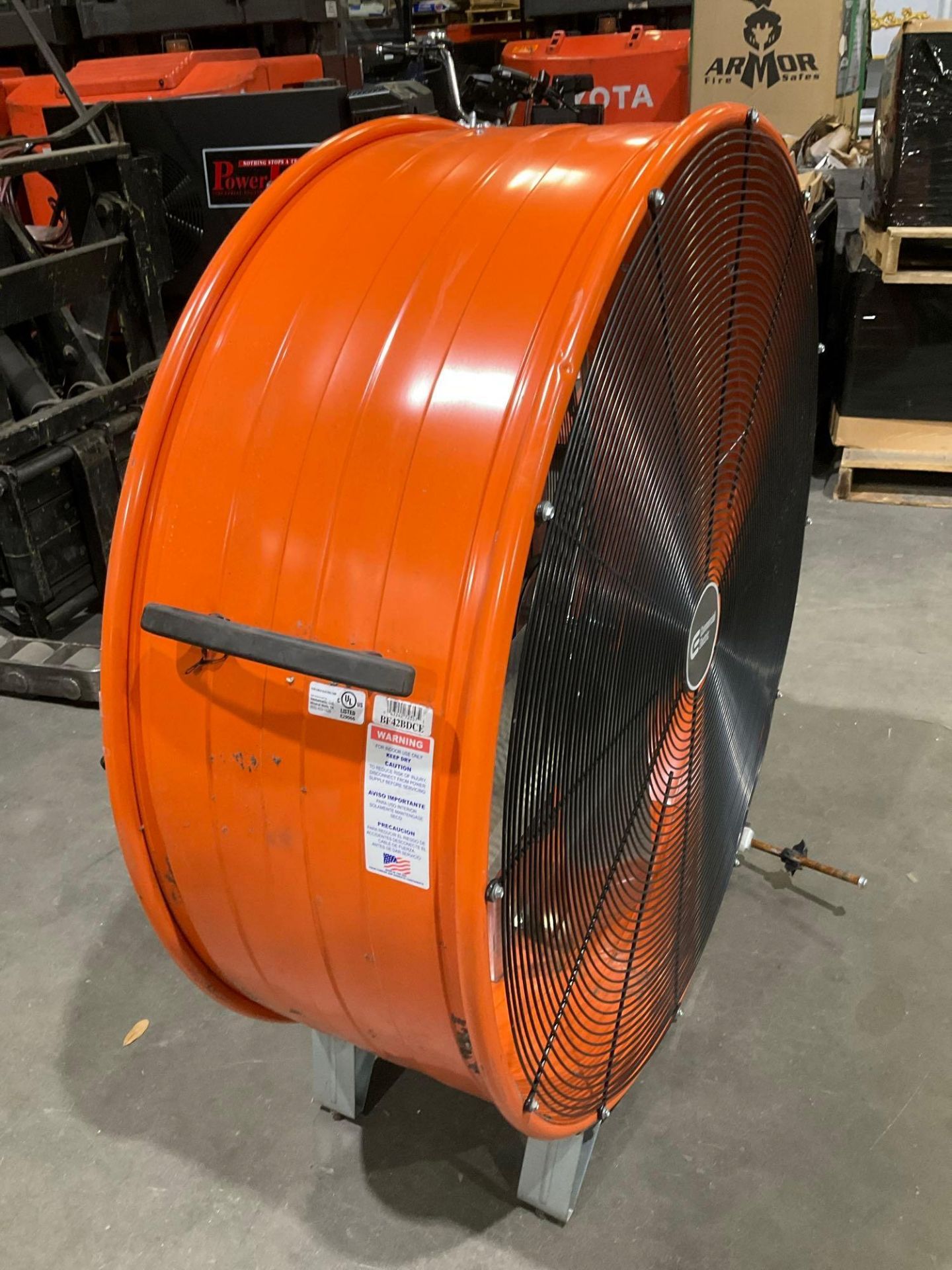 UNUSED 42" COMMERCIAL ELECTRIC PORTABLE BARREL FAN - Image 6 of 8